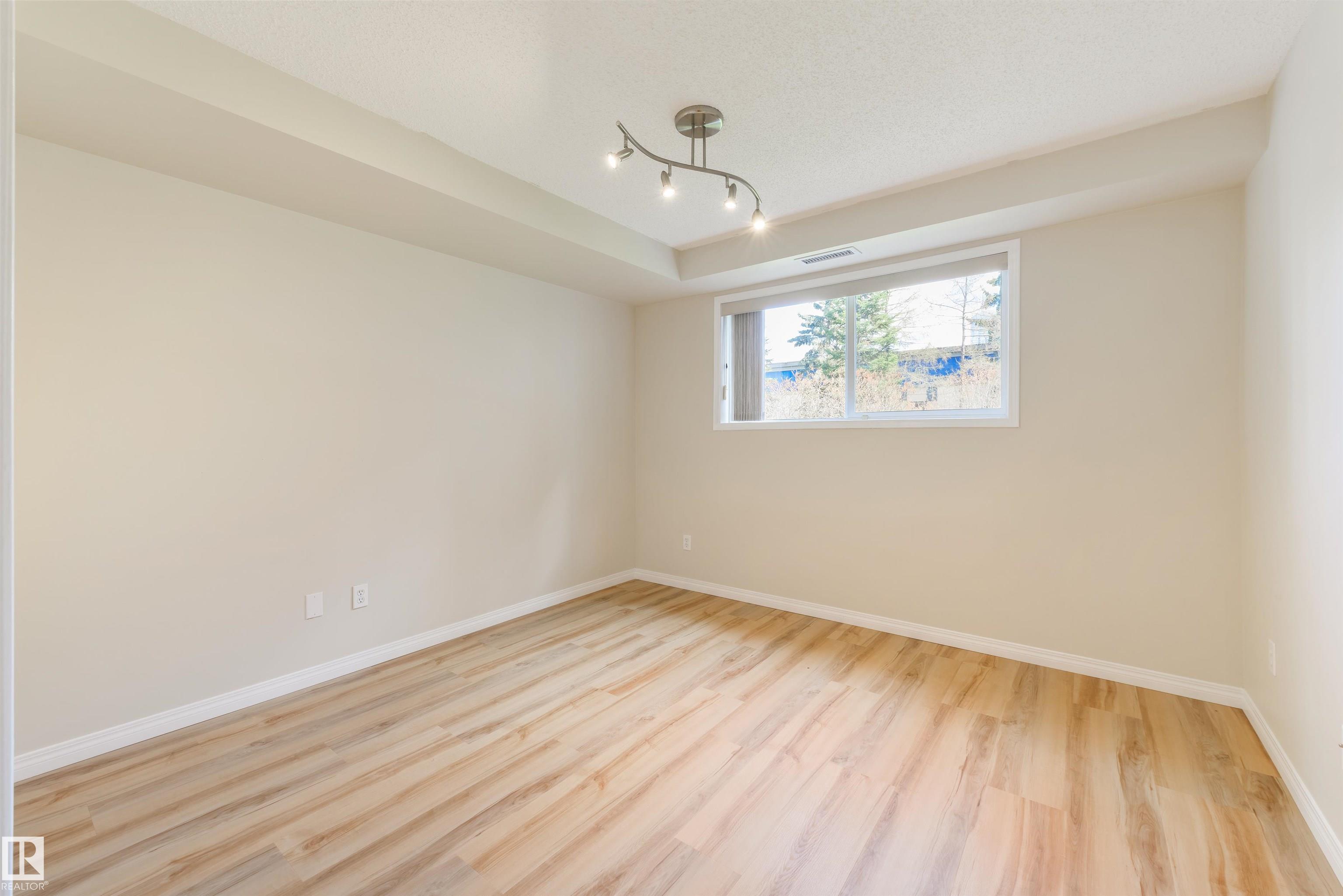 https://zimg.paragon.ice.com/ParagonImages/Property/PM/RAE/225398726/30/0/0/d8a78ce8e0e195d2d5aefda623a257d4/1/fe6463c2565eba640cb06cf2c83b3e21/225398726-460afdde-8283-4d33-b58d-32029869e6d4.JPG