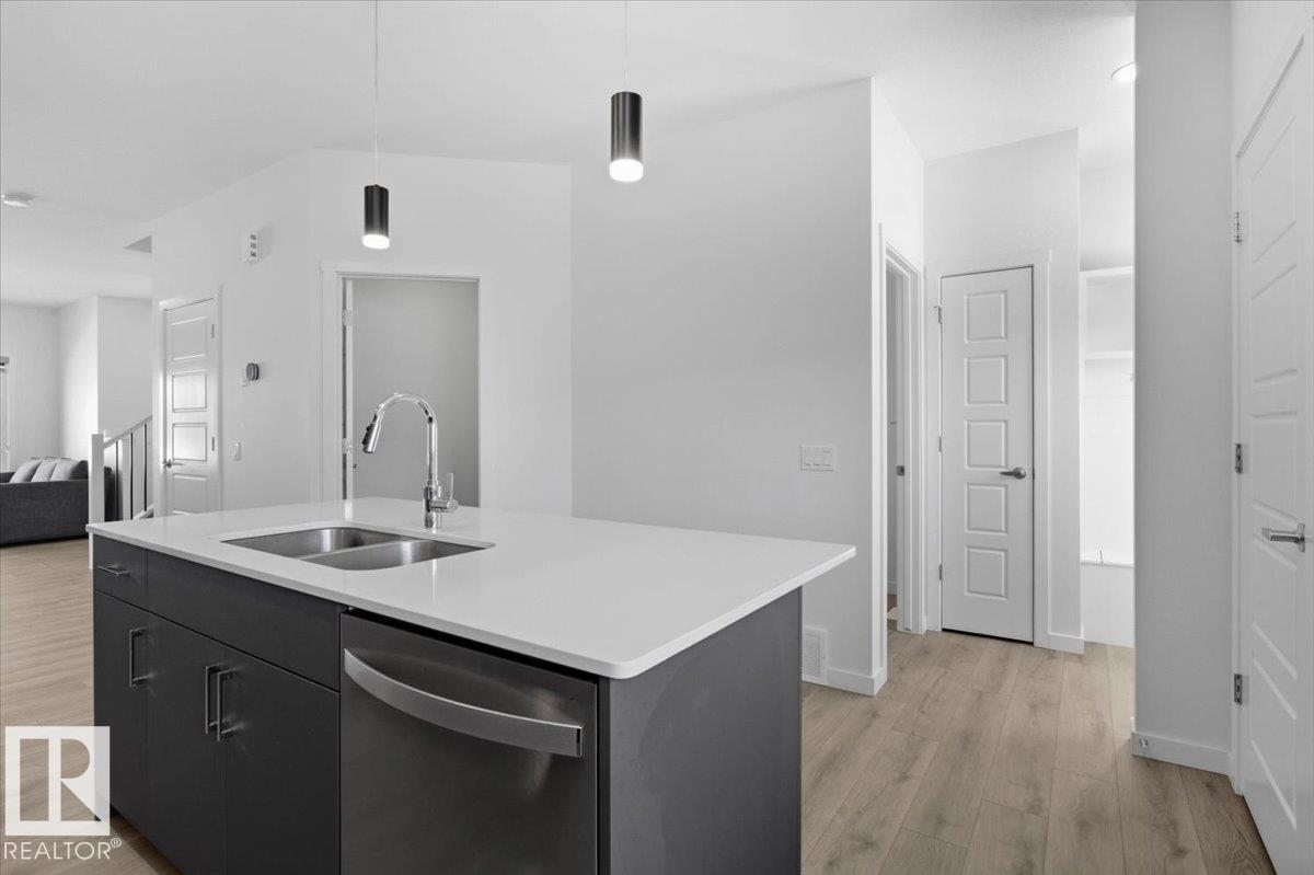 https://zimg.paragon.ice.com/ParagonImages/Property/PM/RAE/225398729/14/0/0/7f25e700acfff89cb1704119b45cb711/1/4e0922a822db53ca789215461157cdcd/225398729-9393D742-8207-422C-AFD6-5D3E18260B40.JPG