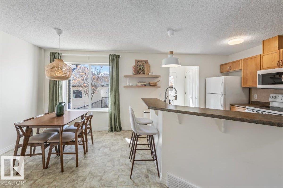 https://zimg.paragon.ice.com/ParagonImages/Property/PM/RAE/225398733/6/0/0/4a0eab85c8b587bcc0ad3e65c2700340/1/2c3d5df01049192f02dc245c7f4feddd/225398733-430efb63-1a9c-4906-b604-99f5321f5103.JPG