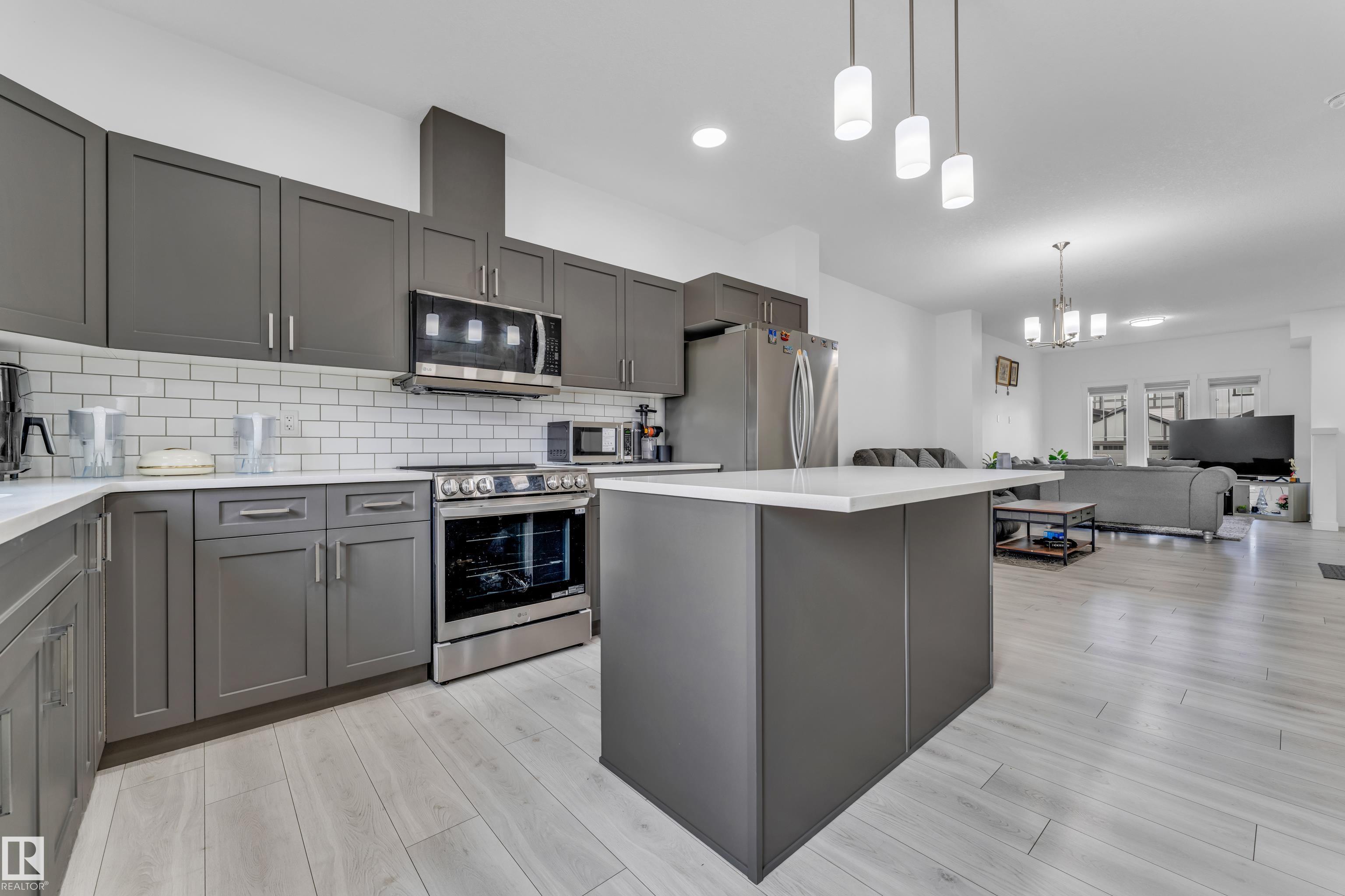 https://zimg.paragon.ice.com/ParagonImages/Property/PM/RAE/225398744/10/0/0/195646c33f8798aea0e8330e292c4abd/1/4e7689cda49c691c76e7afb0577cb1a9/225398744-bca711ab-b015-4ed3-986b-f828880a7528.JPG