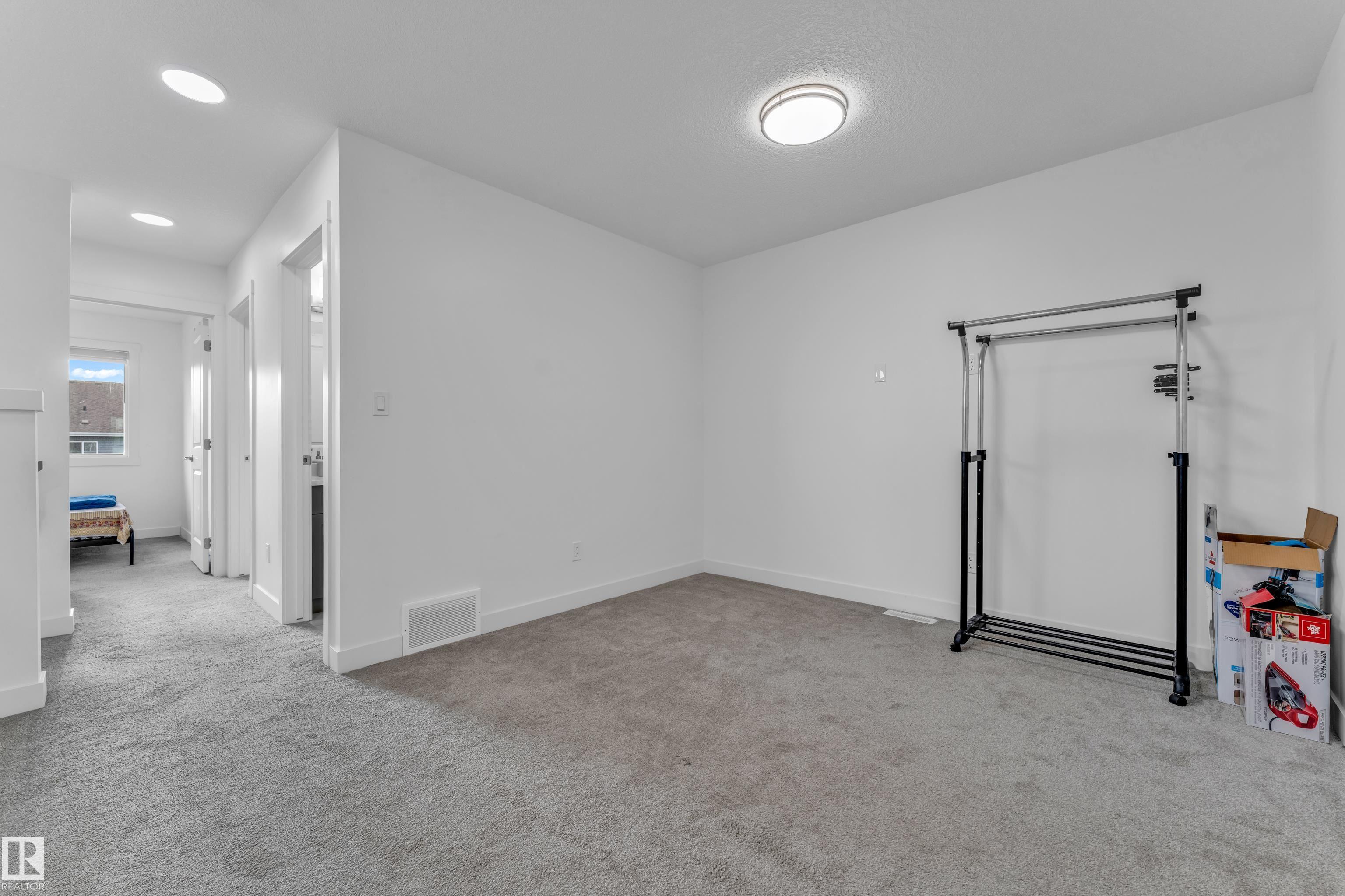 https://zimg.paragon.ice.com/ParagonImages/Property/PM/RAE/225398744/16/0/0/b7d963ba970a8141d42e87211b0d8cda/1/4e7689cda49c691c76e7afb0577cb1a9/225398744-a11a9f08-b85a-4451-97de-7517c9ddadf9.JPG