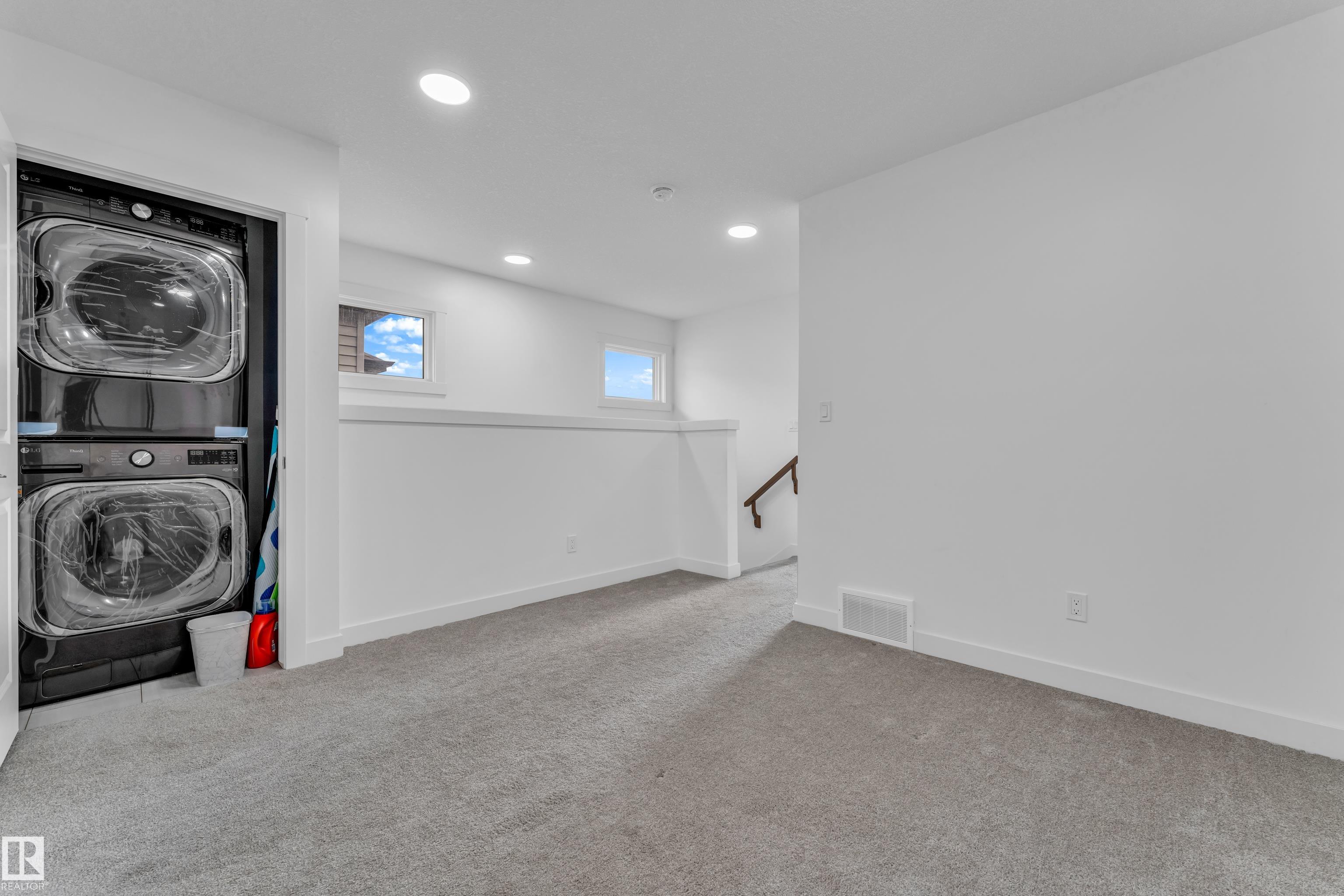 https://zimg.paragon.ice.com/ParagonImages/Property/PM/RAE/225398744/17/0/0/8d96ffeb3647165b7de439936cfb5249/1/4e7689cda49c691c76e7afb0577cb1a9/225398744-e5c5b90d-247e-4c98-ba1c-681f78e33869.JPG