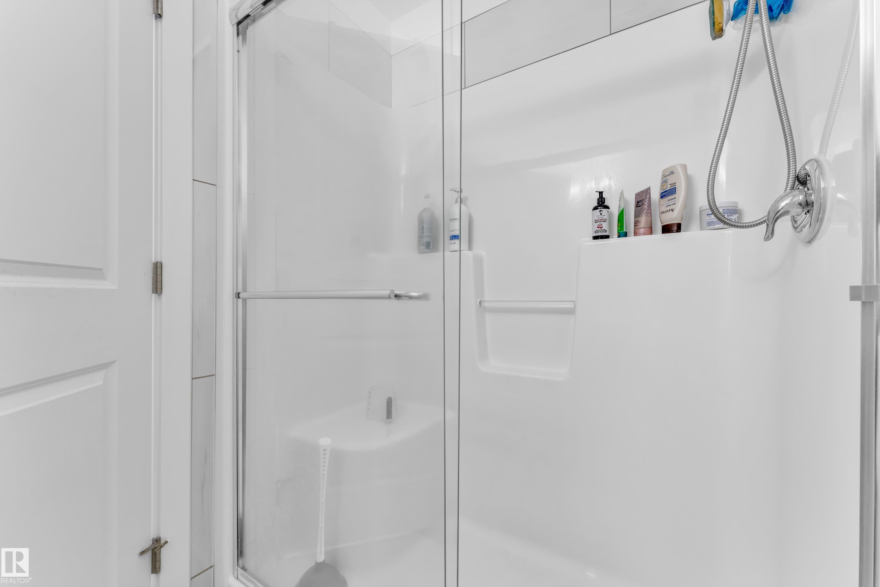 https://zimg.paragon.ice.com/ParagonImages/Property/PM/RAE/225398744/21/0/0/ed7f81e1119f3d00842ba233eb8d4739/1/4e7689cda49c691c76e7afb0577cb1a9/225398744-be8b2914-0ac7-43e7-bec1-a4319b4fd719.JPG