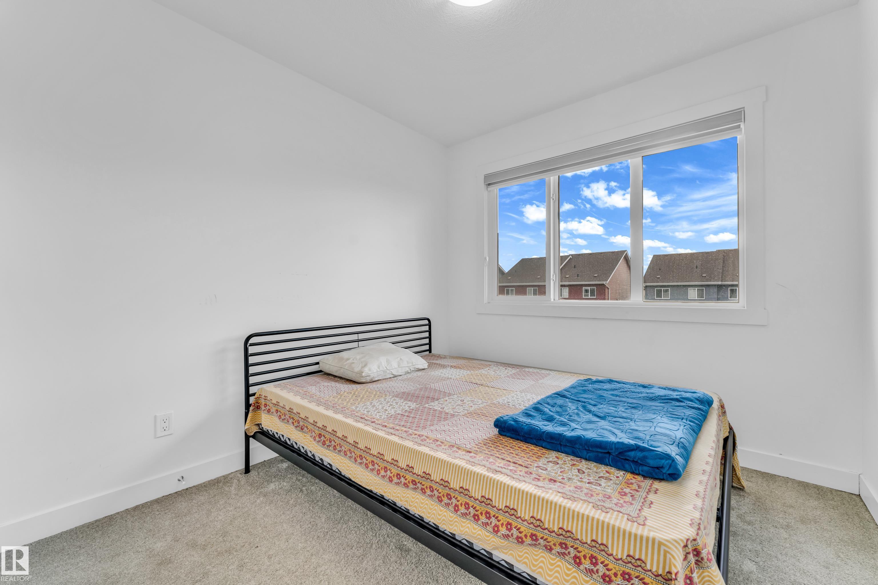 https://zimg.paragon.ice.com/ParagonImages/Property/PM/RAE/225398744/26/0/0/b7328118ebcdbe988469d380f5daf288/1/4e7689cda49c691c76e7afb0577cb1a9/225398744-1dc9061d-8511-41a3-ba1c-2abb51881f33.JPG