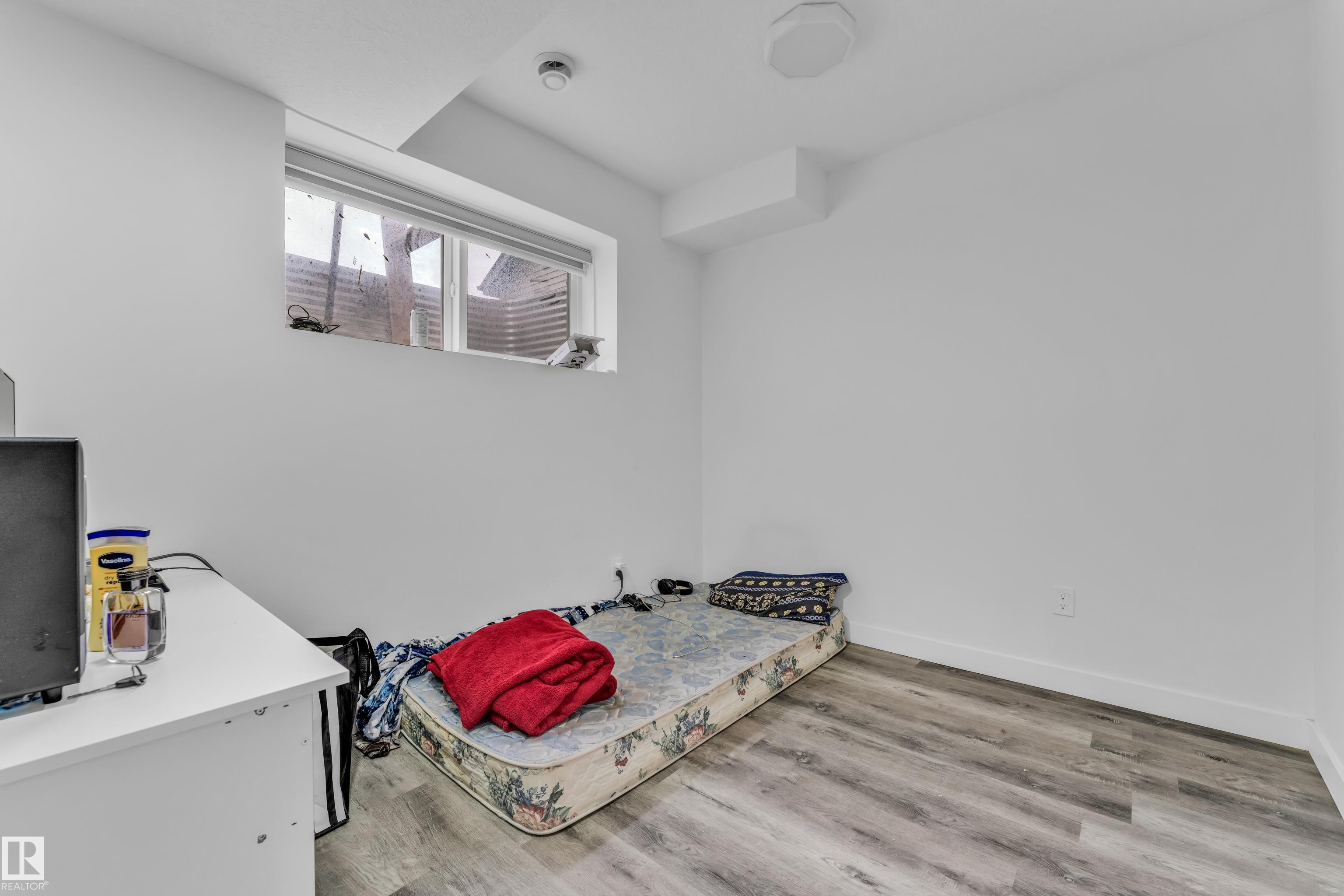 https://zimg.paragon.ice.com/ParagonImages/Property/PM/RAE/225398744/33/0/0/c19da559386a277544ee711e6810388e/1/4e7689cda49c691c76e7afb0577cb1a9/225398744-e95b5372-904b-4bda-8ec1-d789a344976b.JPG