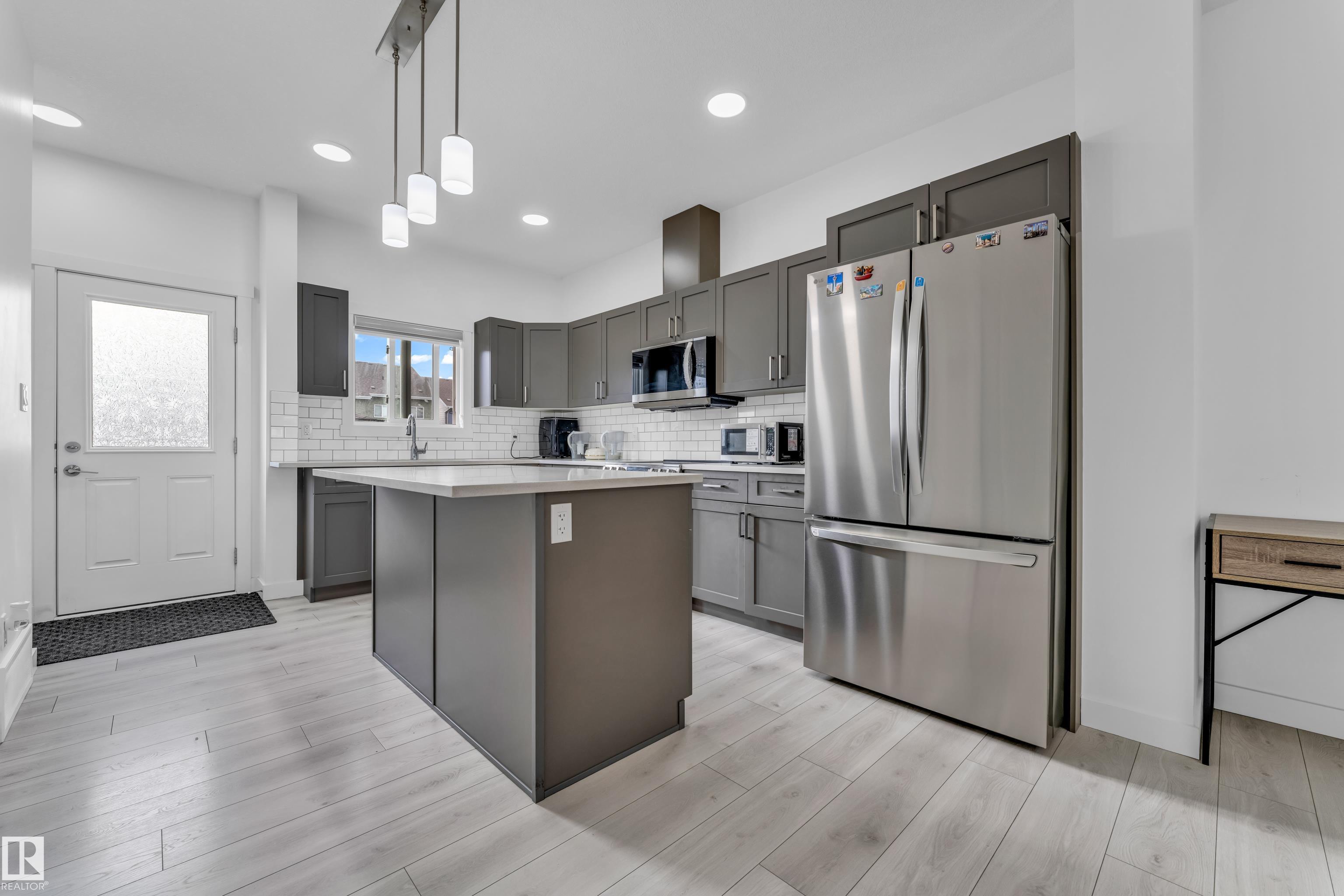 https://zimg.paragon.ice.com/ParagonImages/Property/PM/RAE/225398744/8/0/0/12a07eb2ea8002098706bfec11aae969/1/4e7689cda49c691c76e7afb0577cb1a9/225398744-444823a5-418f-4b33-8baa-8f7a66034b6d.JPG