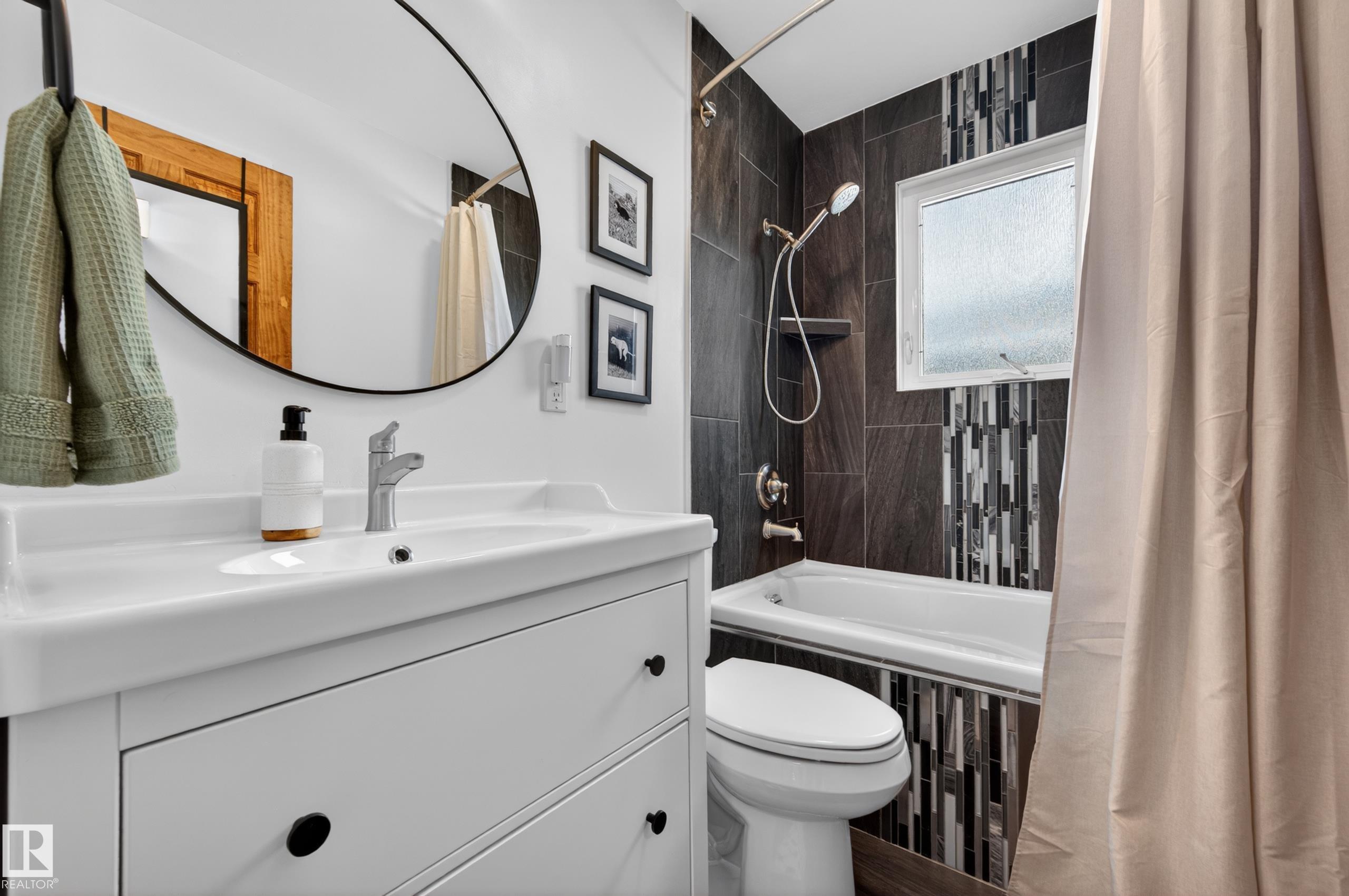 Photo 17 at 10740 44 Street NW, Capilano, Edmonton