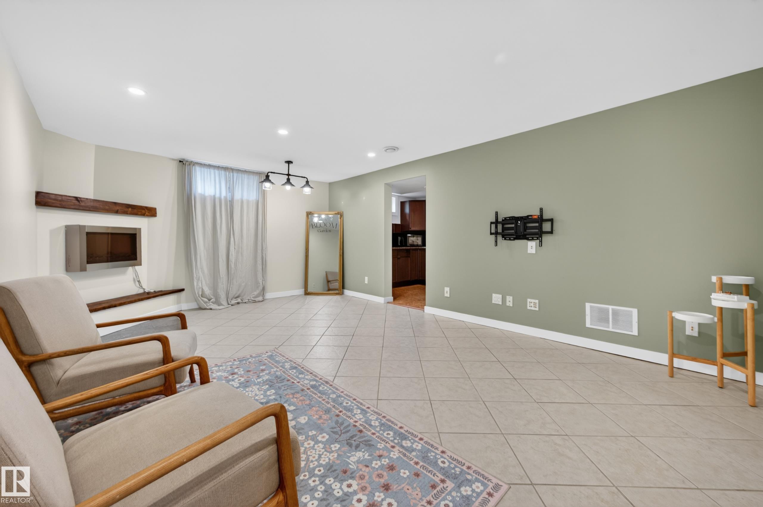 Photo 20 at 10740 44 Street NW, Capilano, Edmonton