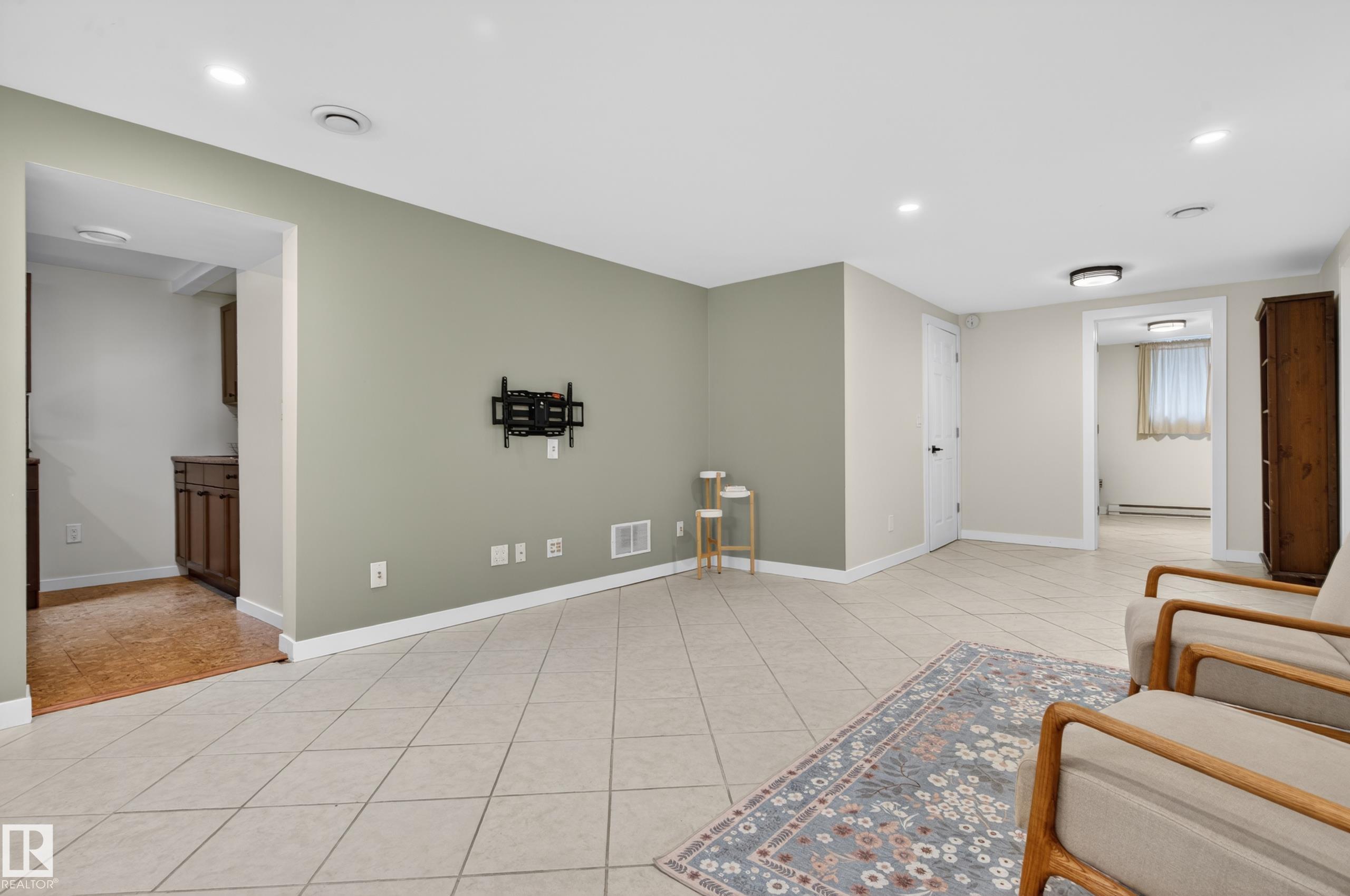 Photo 21 at 10740 44 Street NW, Capilano, Edmonton
