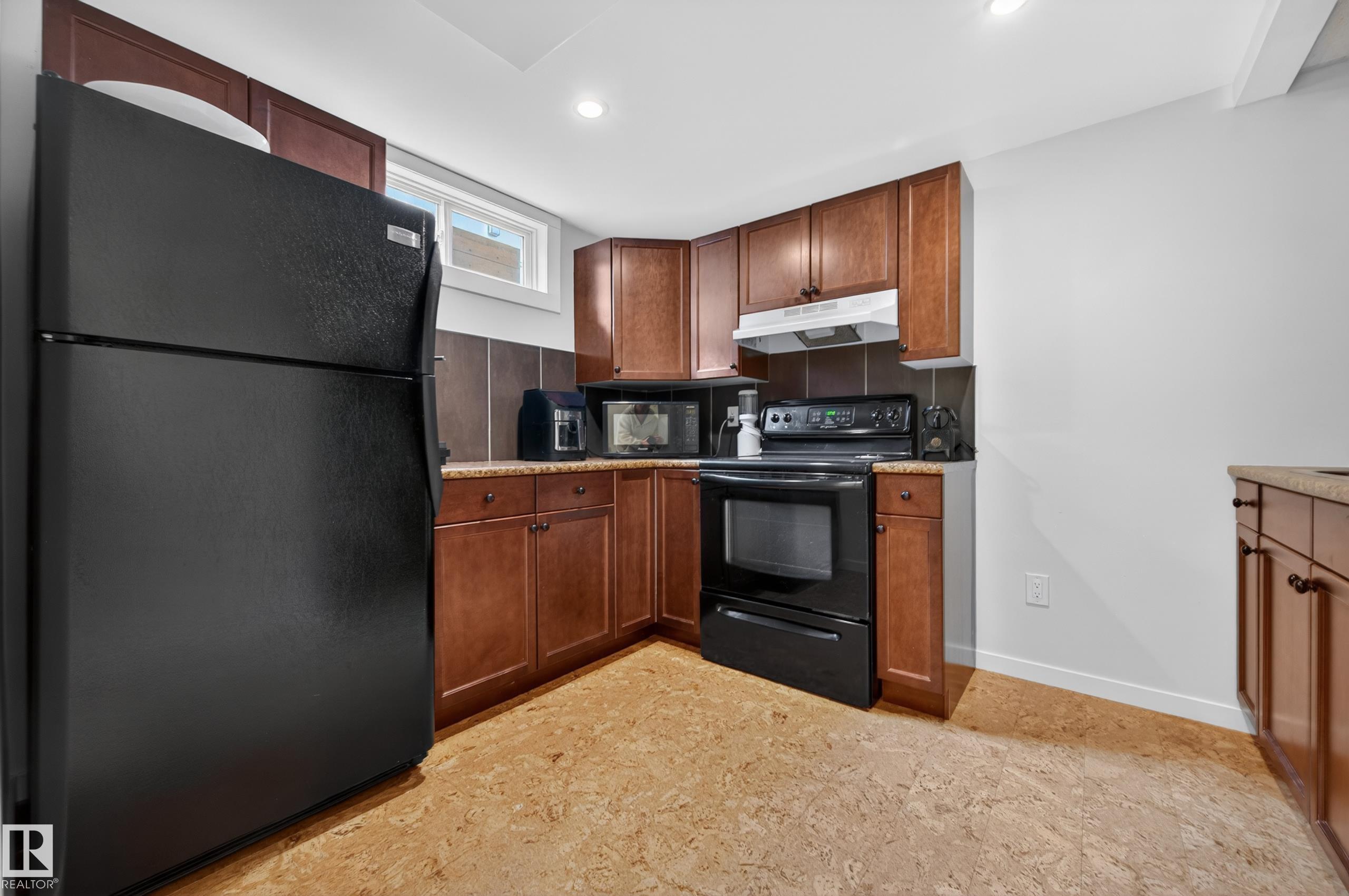 Photo 22 at 10740 44 Street NW, Capilano, Edmonton