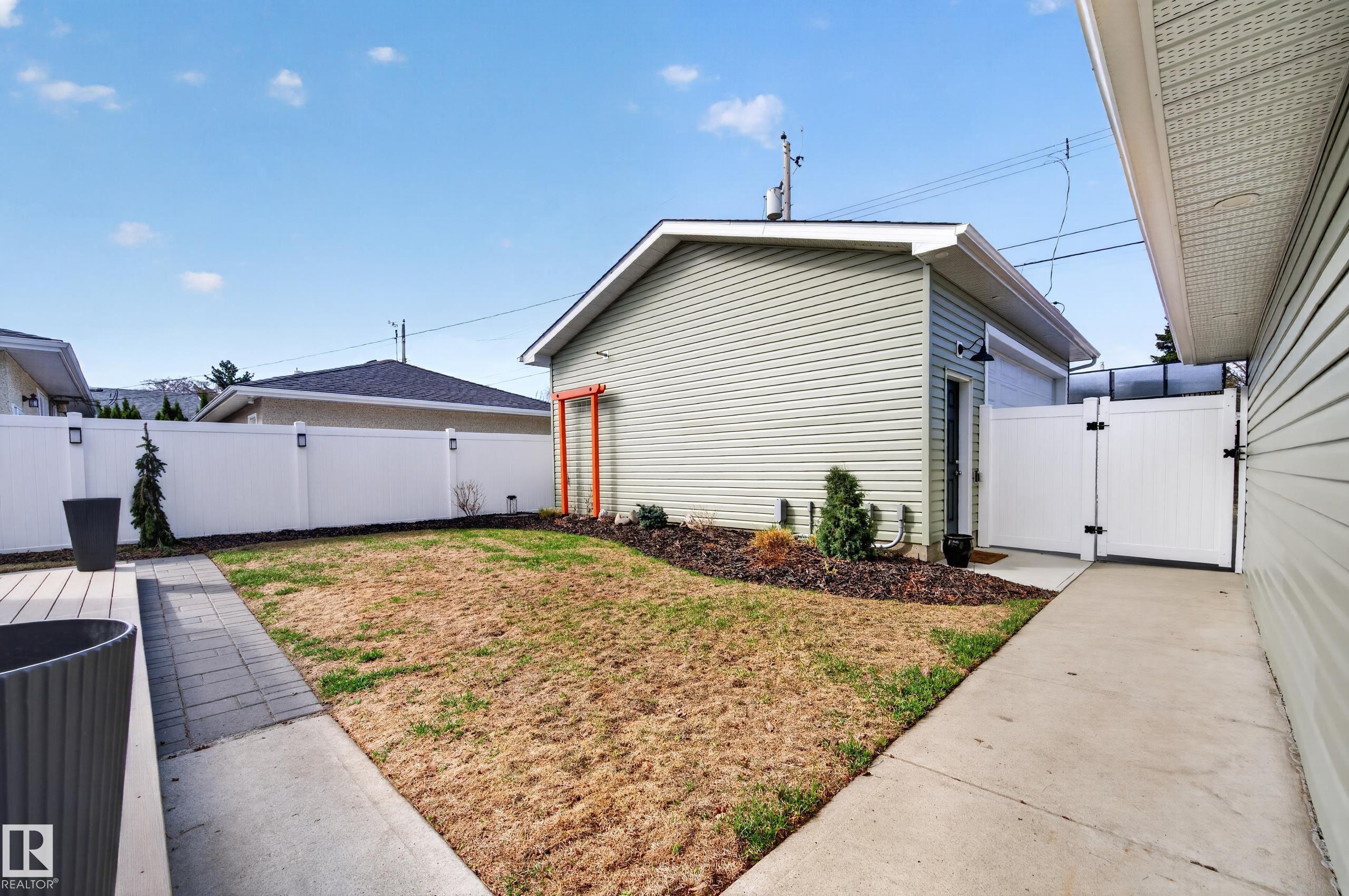 Photo 30 at 10740 44 Street NW, Capilano, Edmonton