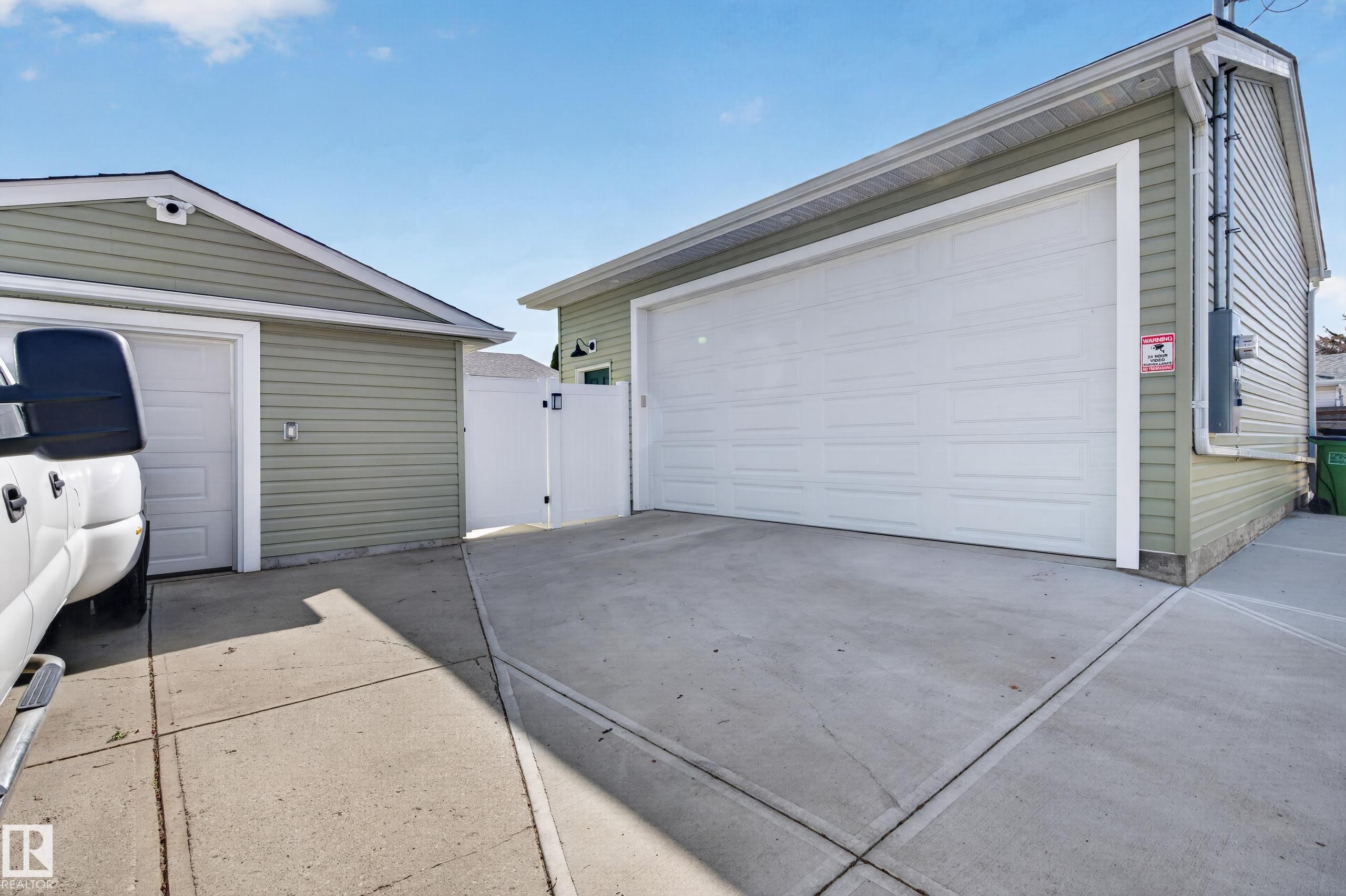 Photo 36 at 10740 44 Street NW, Capilano, Edmonton