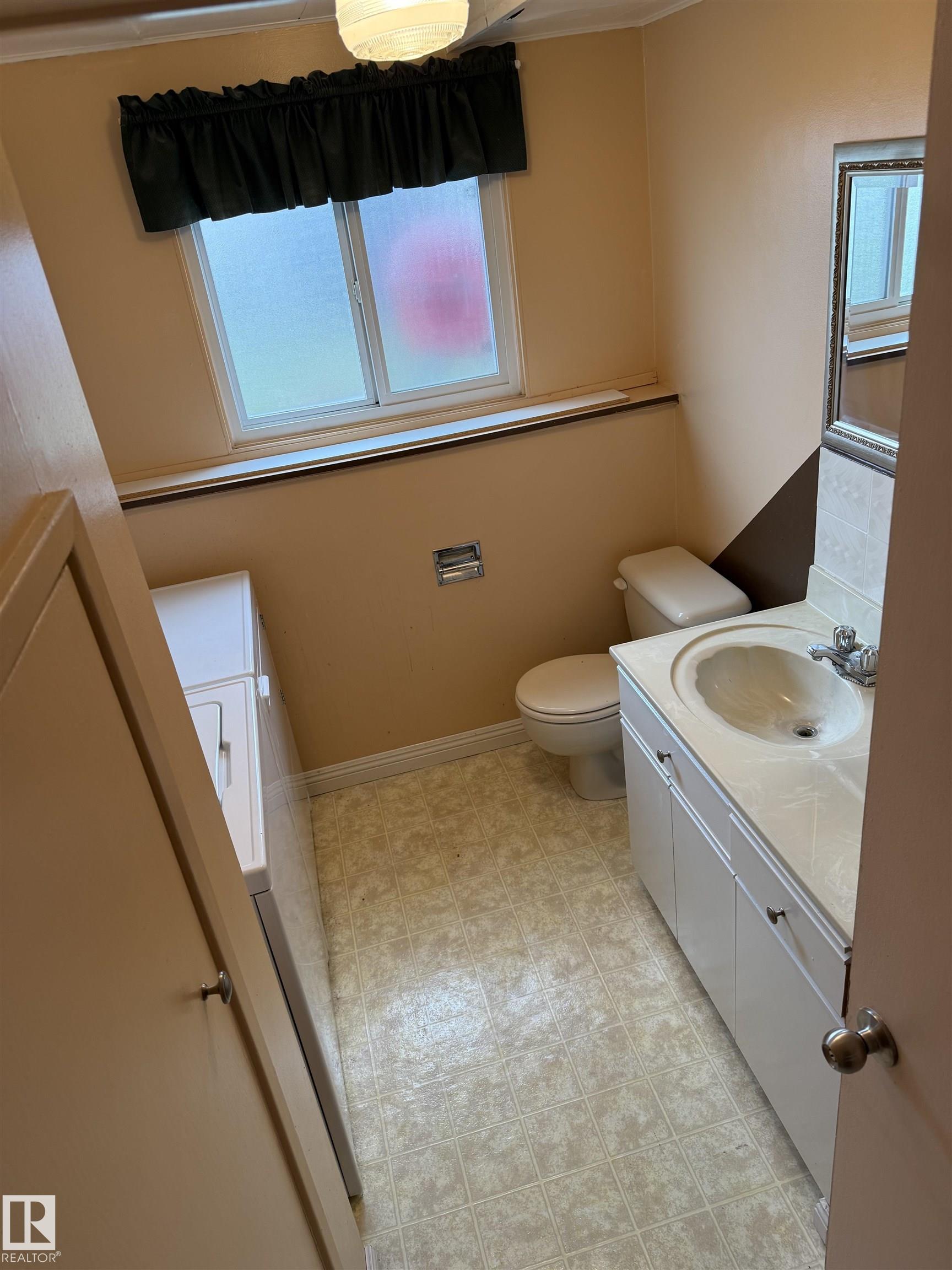 Photo 21 at 12916 95a Street NW, Killarney, Edmonton