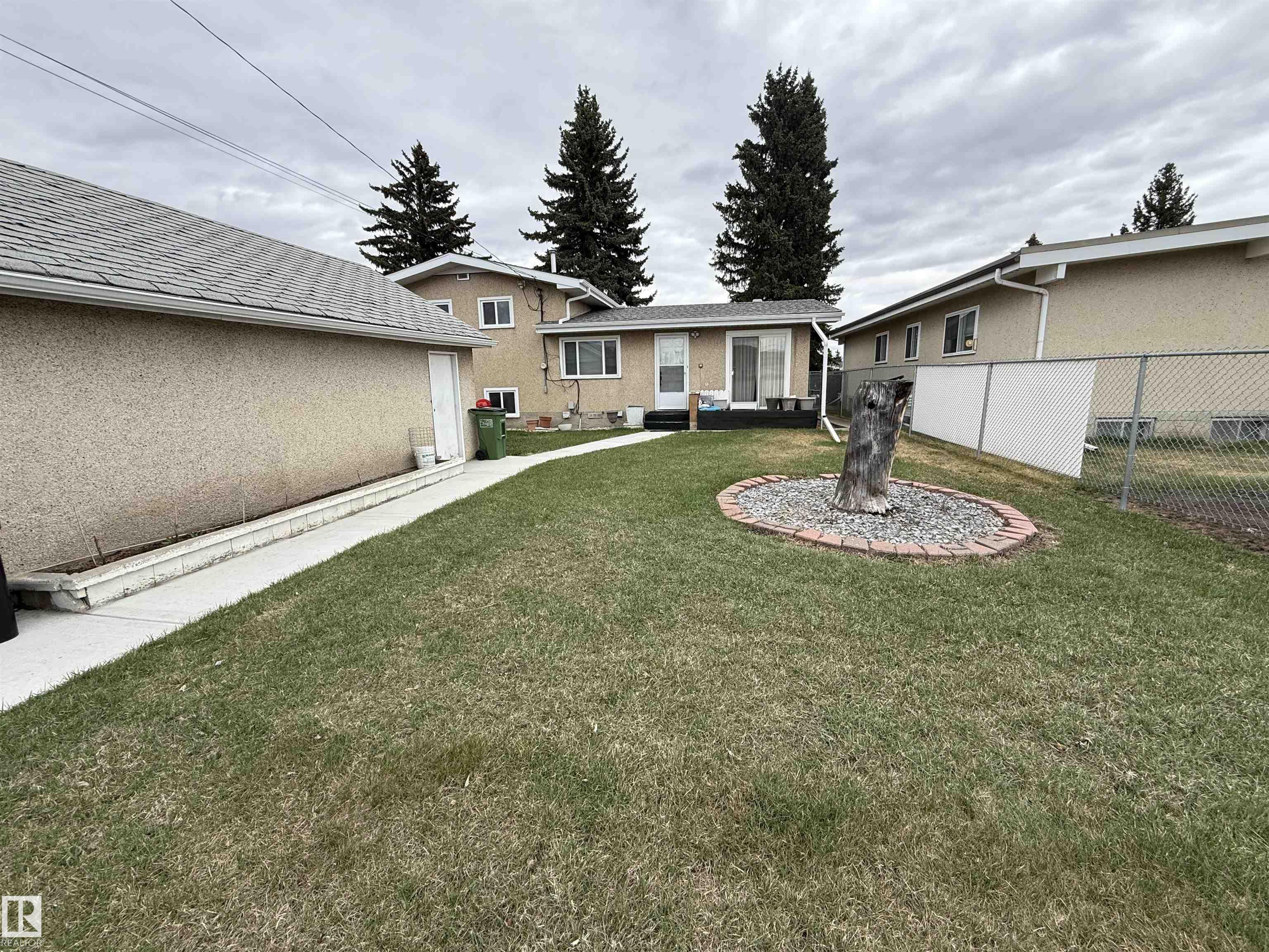 Photo 7 at 12916 95a Street NW, Killarney, Edmonton