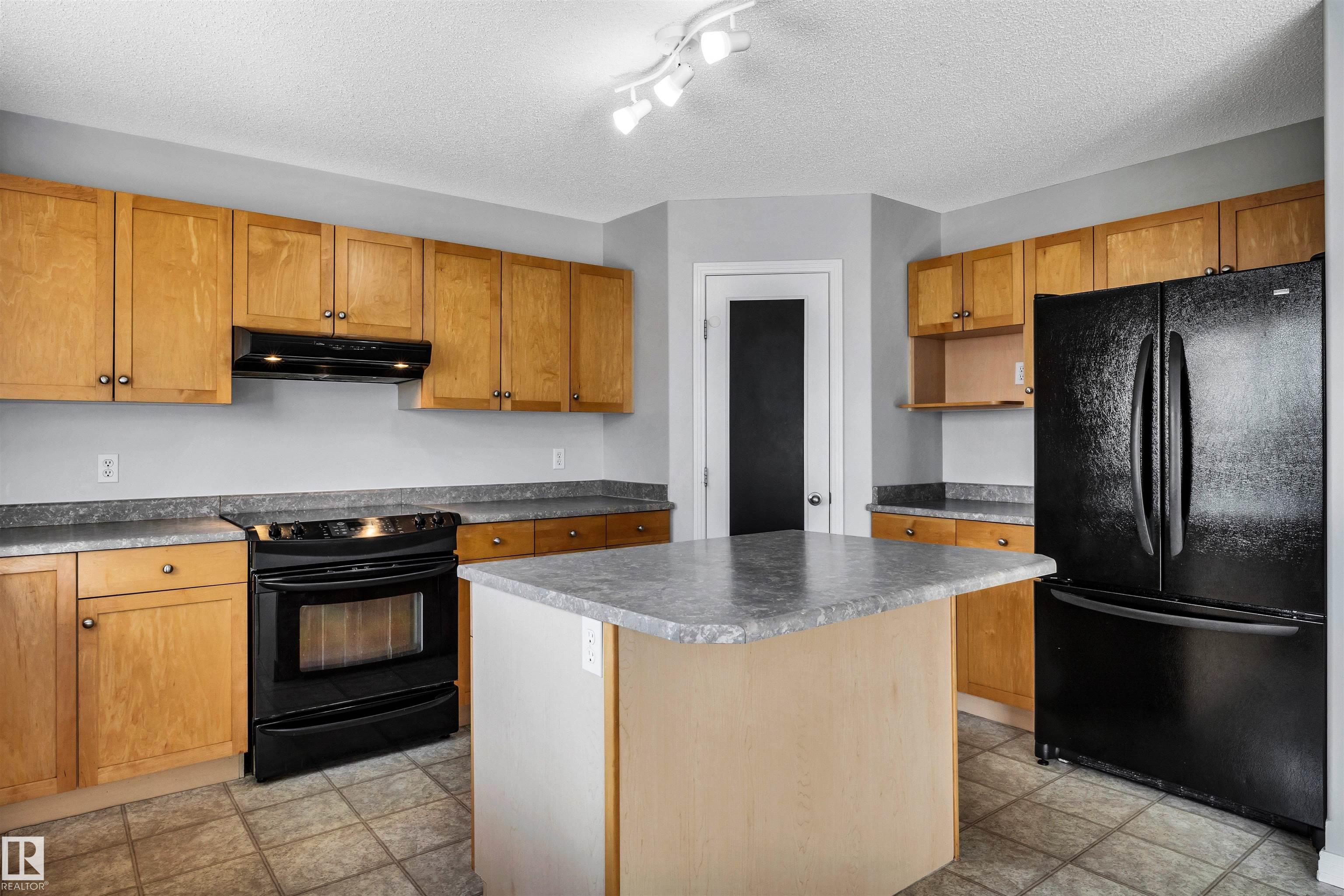 Photo 11 at 4316 151 Avenue NW, Miller, Edmonton