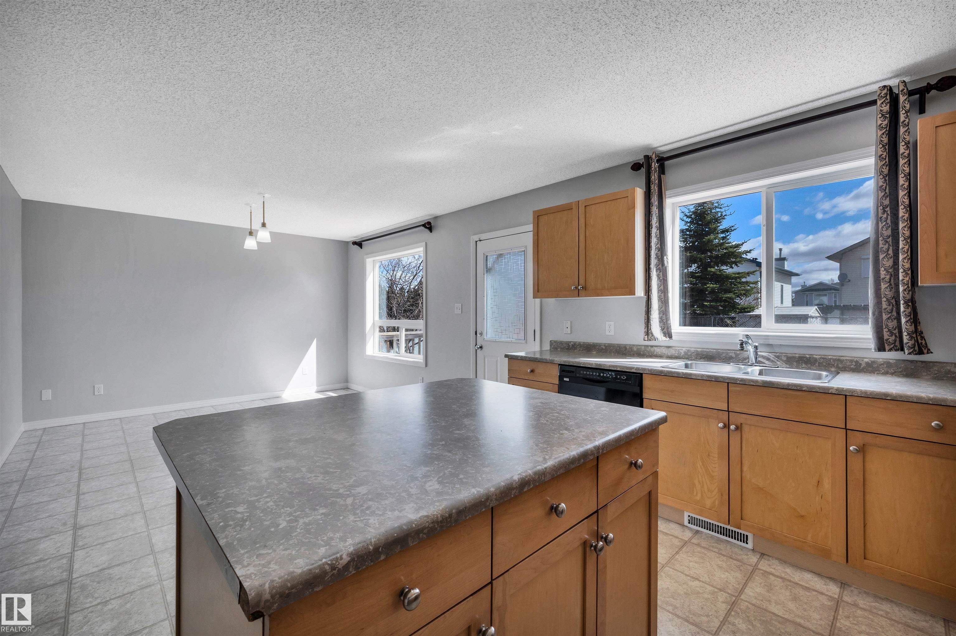 Photo 12 at 4316 151 Avenue NW, Miller, Edmonton