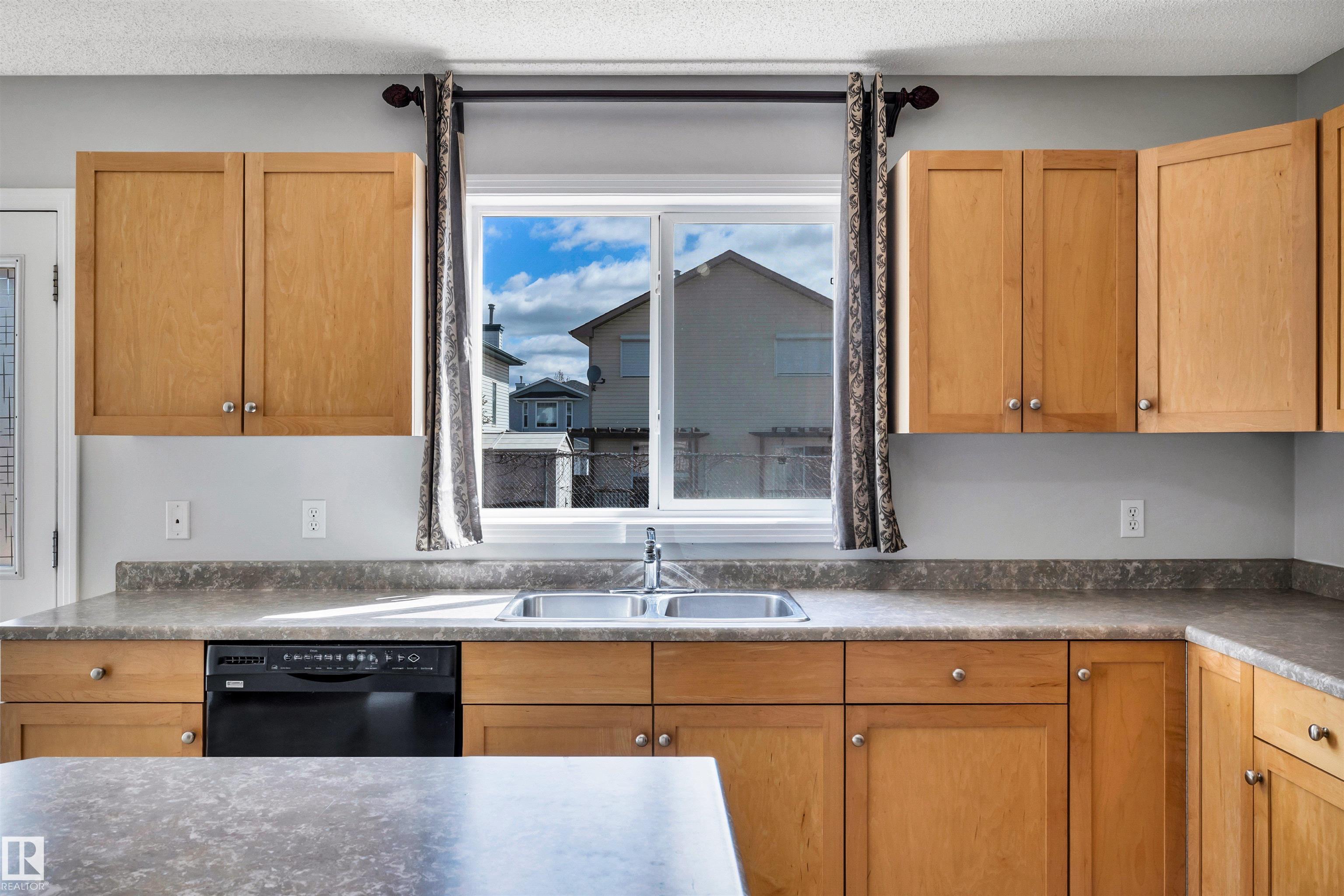 Photo 13 at 4316 151 Avenue NW, Miller, Edmonton