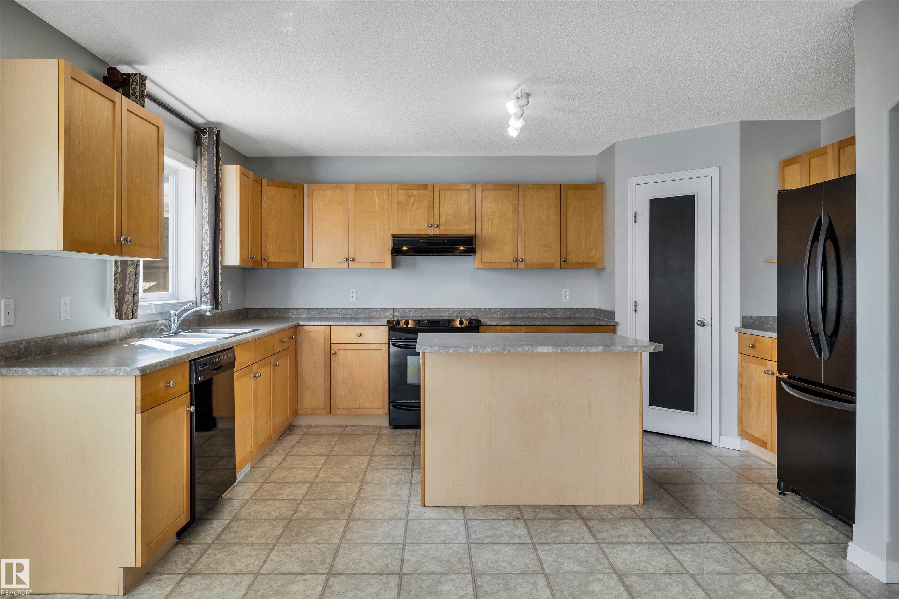 Photo 9 at 4316 151 Avenue NW, Miller, Edmonton