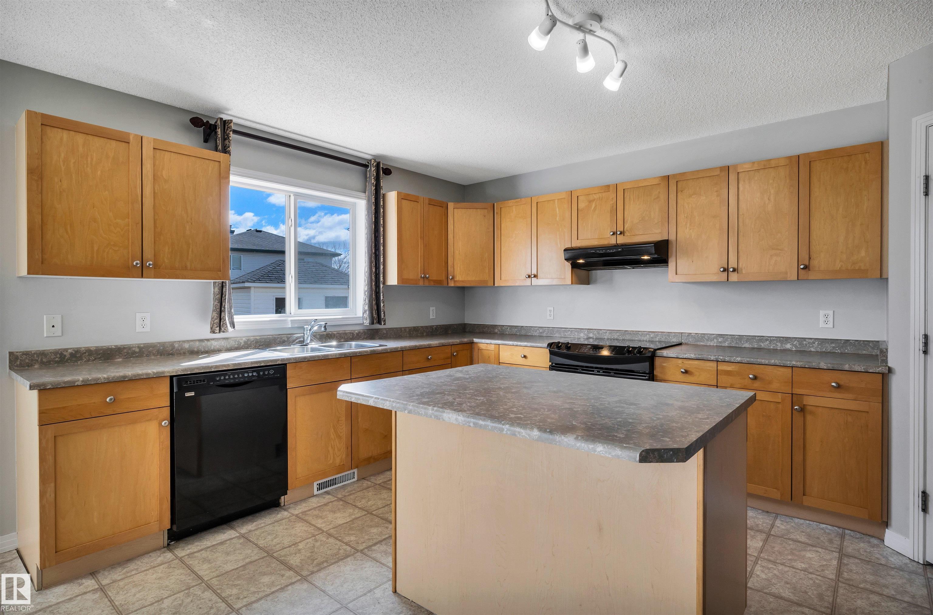 Photo 10 at 4316 151 Avenue NW, Miller, Edmonton