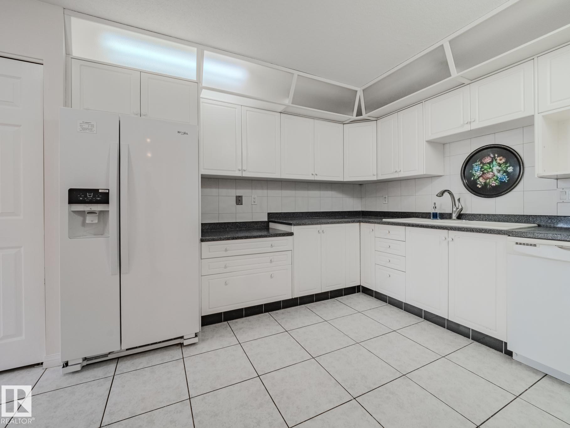 https://zimg.paragon.ice.com/ParagonImages/Property/PM/RAE/225398766/12/0/0/66b46e8cf778aaf08e79506a4a28efae/1/305dba479c4e6ee972e38612bb230452/225398766-49021A8A-B122-444D-93D5-F660F2D704F5.JPG