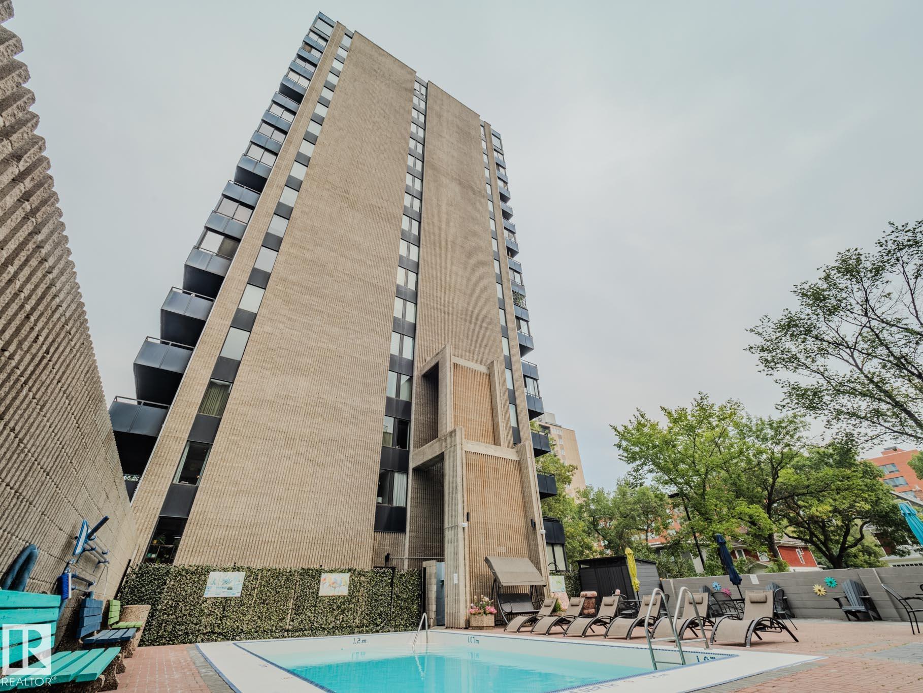 https://zimg.paragon.ice.com/ParagonImages/Property/PM/RAE/225398766/61/0/0/345b68f409767b25b651a53117aca034/1/305dba479c4e6ee972e38612bb230452/225398766-48C98ABC-88BD-4A68-BBB0-7E94F1A24653.JPG