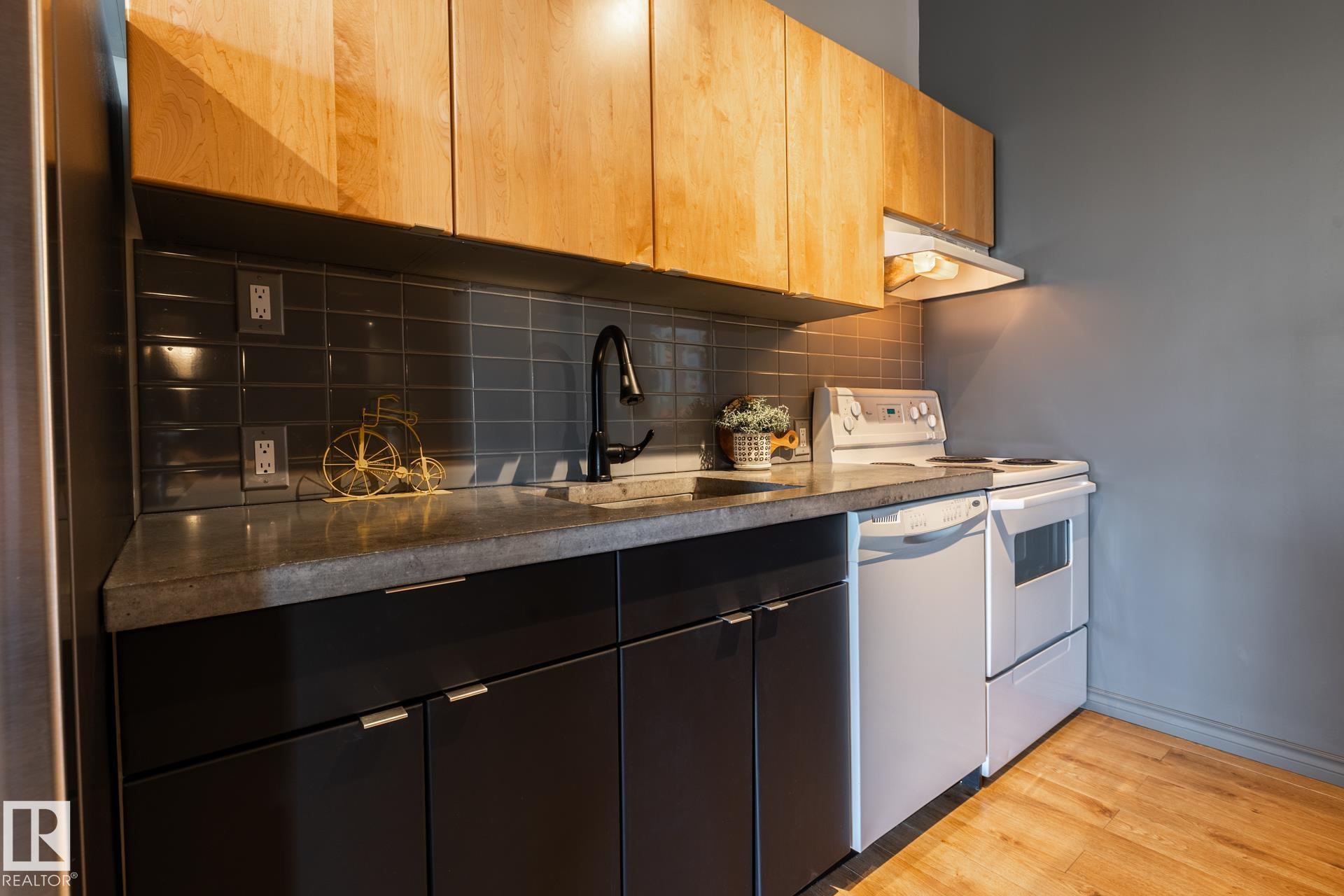 https://zimg.paragon.ice.com/ParagonImages/Property/PM/RAE/225398767/13/0/0/bd5dd3a6a346866e4cca3e0966fa4dd8/1/0a226ed87a63e7320b8ac983b9a2a1b5/225398767-727d2eb4-fc1d-409c-9a02-694576afd649.JPG