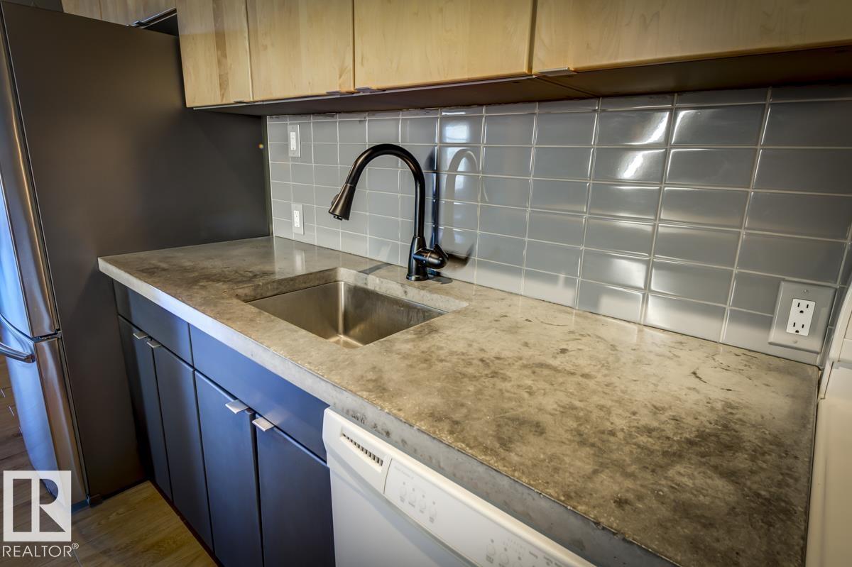 https://zimg.paragon.ice.com/ParagonImages/Property/PM/RAE/225398767/42/0/0/b78a7eb5a895b37fd478668c563c09f1/1/0a226ed87a63e7320b8ac983b9a2a1b5/225398767-16131936-f371-4a05-9d10-bf9d2ab98ebf.JPG