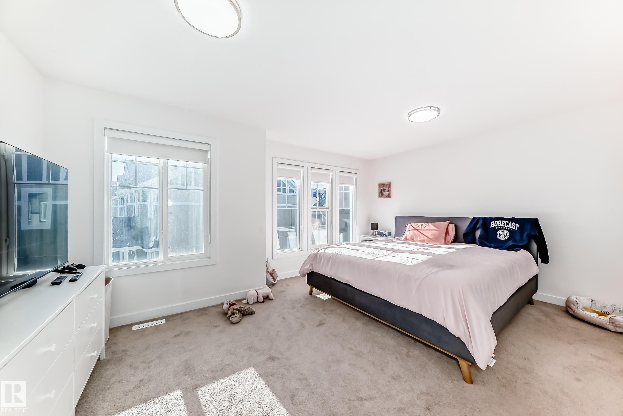 https://zimg.paragon.ice.com/ParagonImages/Property/PM/RAE/225398769/19/0/0/e0be7393160960a48b7f54aef625c903/1/91aabbdcd67be319e92a34e9e071bce9/225398769-eaeb3948-3fe0-4f3e-b4be-873e30a9235a.JPG