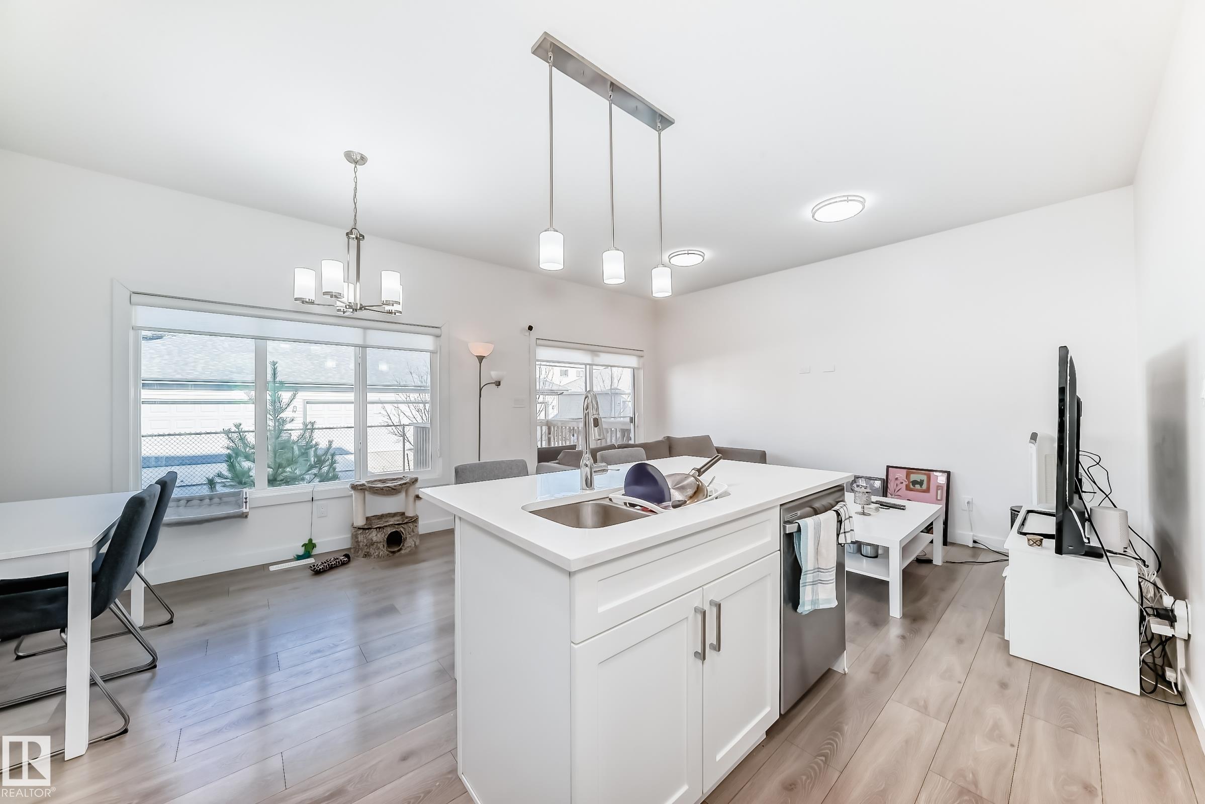 https://zimg.paragon.ice.com/ParagonImages/Property/PM/RAE/225398769/8/0/0/0a1c3de9832db9a5563fdc651aacc72f/1/91aabbdcd67be319e92a34e9e071bce9/225398769-edca4832-b394-4b1b-a918-6d86ce5b6bcb.JPG