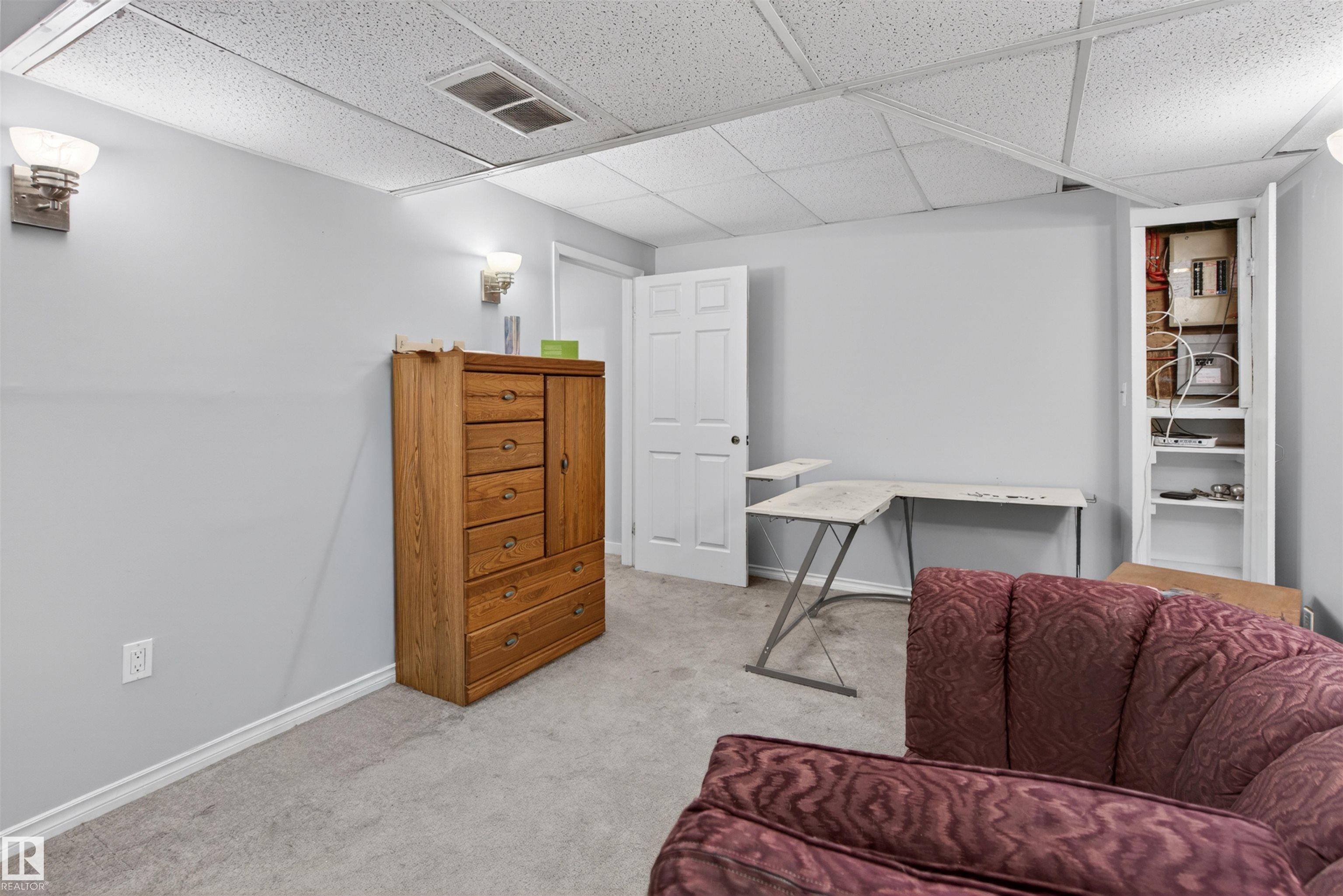 https://zimg.paragon.ice.com/ParagonImages/Property/PM/RAE/225398770/20/0/0/4b49363d8d8c950d9edcdd175a56aceb/1/e421157165b3514993cd66b92df10b85/225398770-bbf8314d-547f-4365-bdfa-896ac3dc92ce.JPG