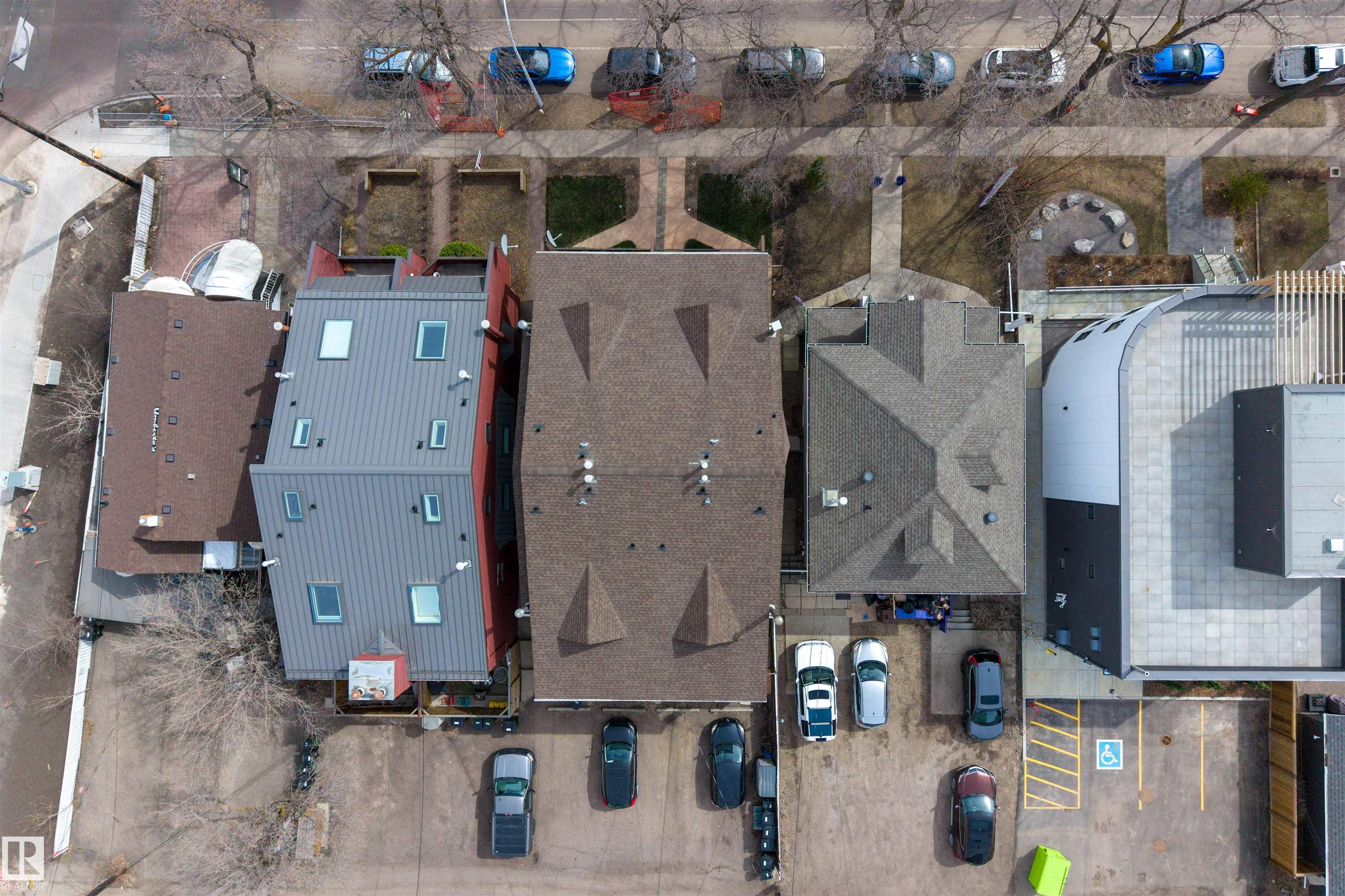 https://zimg.paragon.ice.com/ParagonImages/Property/PM/RAE/225398770/24/0/0/59e2a9b27498e55a75de182b829328f7/1/e421157165b3514993cd66b92df10b85/225398770-a6417d24-67d4-47fe-8358-eabf24a3c043.JPG