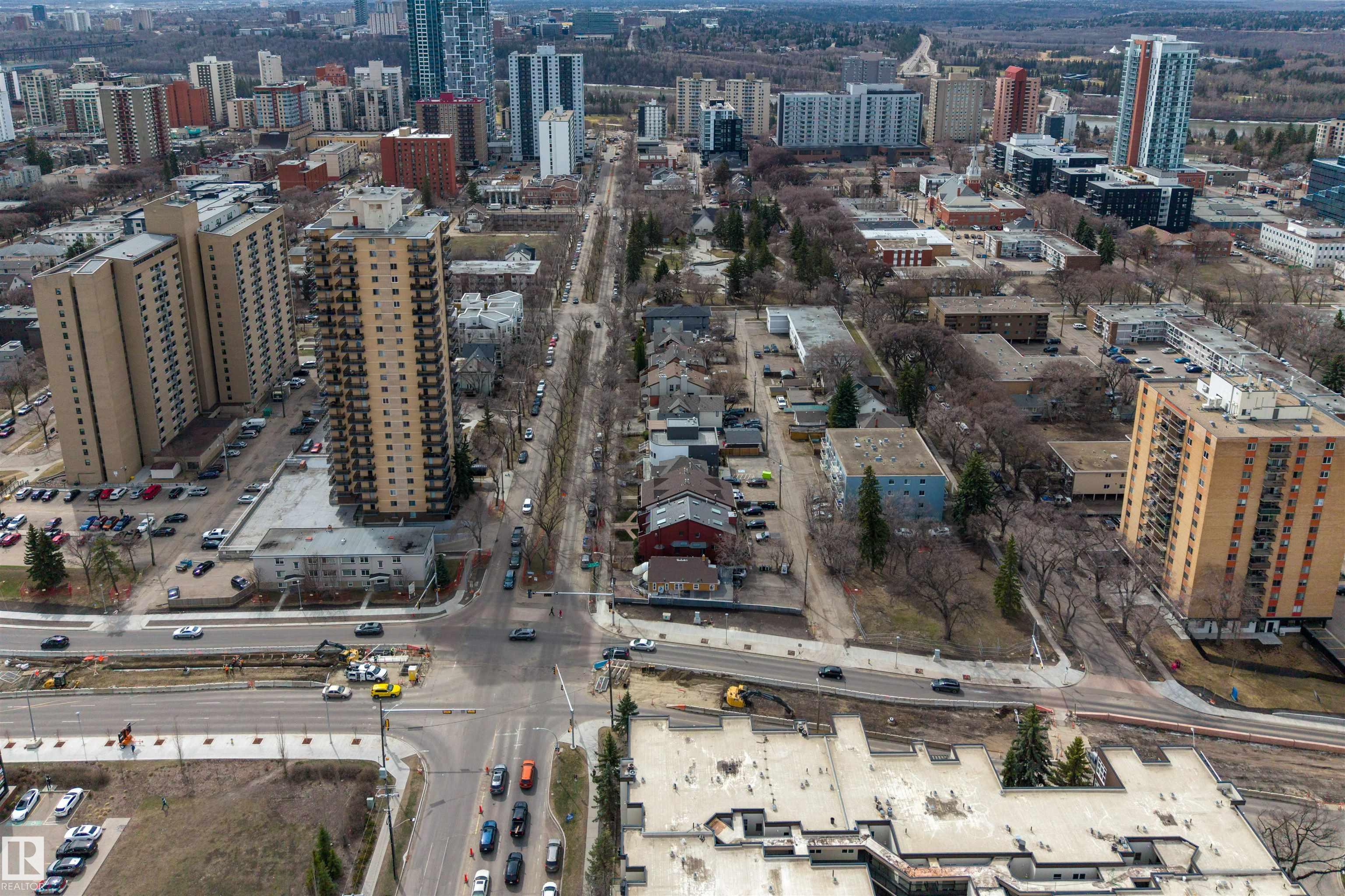 https://zimg.paragon.ice.com/ParagonImages/Property/PM/RAE/225398770/26/0/0/4cc43b66e8e4a4d90093c2c6789bb404/1/e421157165b3514993cd66b92df10b85/225398770-d6c0a500-99c0-4e99-afa1-a1bff8f8a1fb.JPG