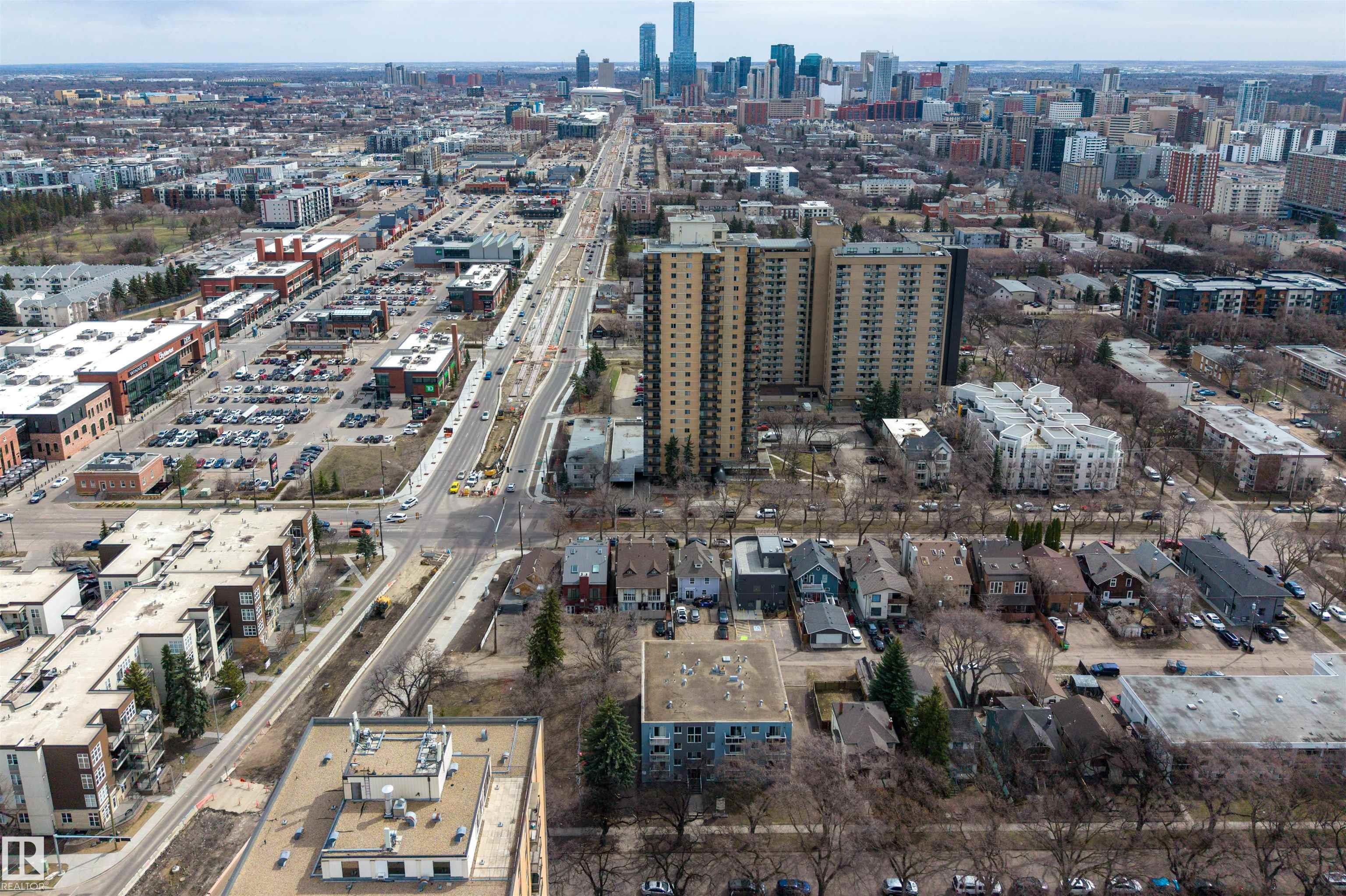 https://zimg.paragon.ice.com/ParagonImages/Property/PM/RAE/225398770/27/0/0/505d7cdfba7932c255bf96c689b1f1be/1/e421157165b3514993cd66b92df10b85/225398770-ec09570a-b220-4266-9052-5623efc2cfff.JPG