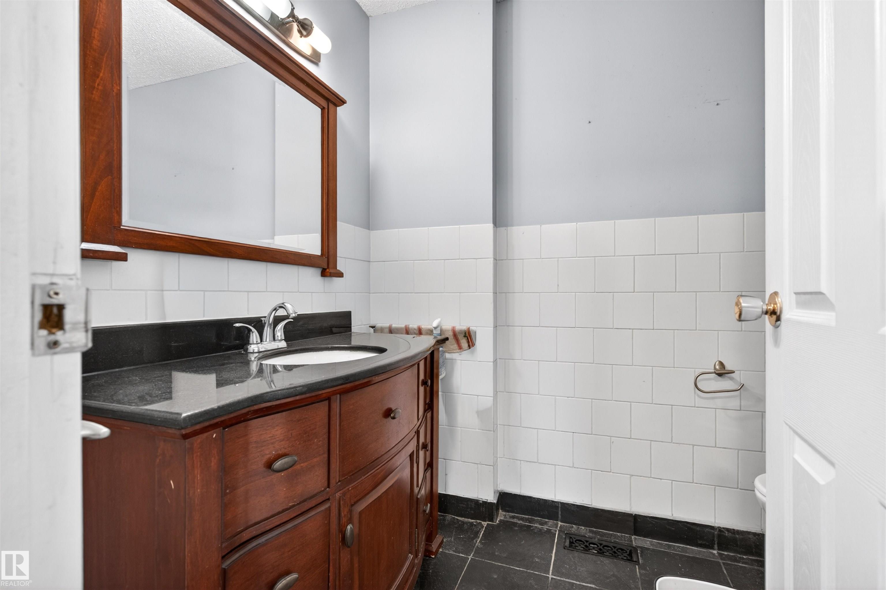 https://zimg.paragon.ice.com/ParagonImages/Property/PM/RAE/225398770/7/0/0/9710f6c18e429371e30caef77b93e8ab/1/e421157165b3514993cd66b92df10b85/225398770-547bc9a2-d82c-49e9-806b-04bfd1354ccb.JPG