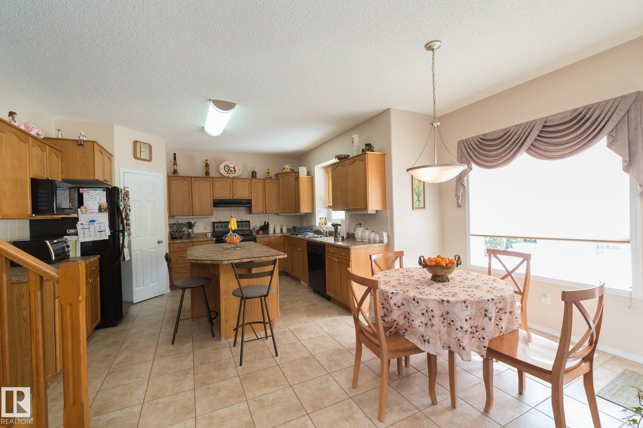 https://zimg.paragon.ice.com/ParagonImages/Property/PM/RAE/225398773/35/0/0/4e3474571e8eb8f8e9f539882d774bc6/1/cbcdce9e54b99db3d50efd6aa8fc06f8/225398773-03fef5a3-bd58-4c96-b022-42b392fde50b.JPG