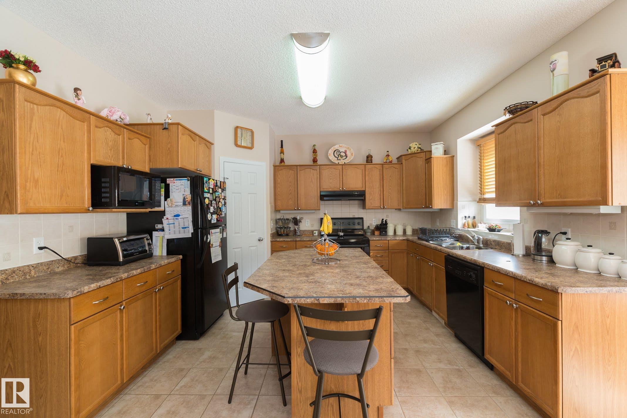 https://zimg.paragon.ice.com/ParagonImages/Property/PM/RAE/225398773/37/0/0/907c61f91956c5f0943361a0deb03e3f/1/cbcdce9e54b99db3d50efd6aa8fc06f8/225398773-09578a27-c437-4ed9-be8a-fe6fc230118b.JPG