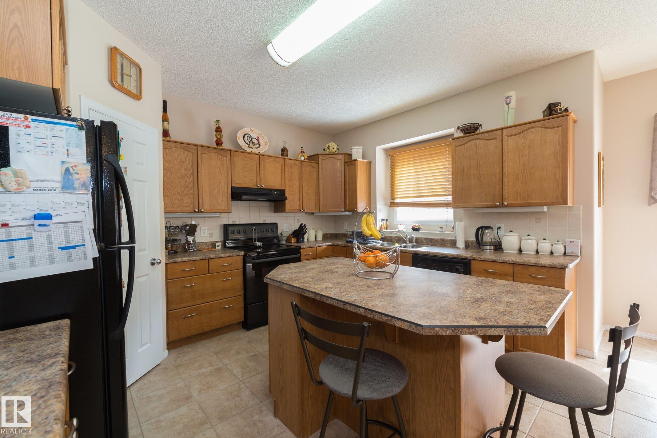 https://zimg.paragon.ice.com/ParagonImages/Property/PM/RAE/225398773/41/0/0/f9eb87ba0b2d7b914e739bd3c3227107/1/cbcdce9e54b99db3d50efd6aa8fc06f8/225398773-bde108e7-af54-4ee4-a4b0-eb12e1b9016c.JPG