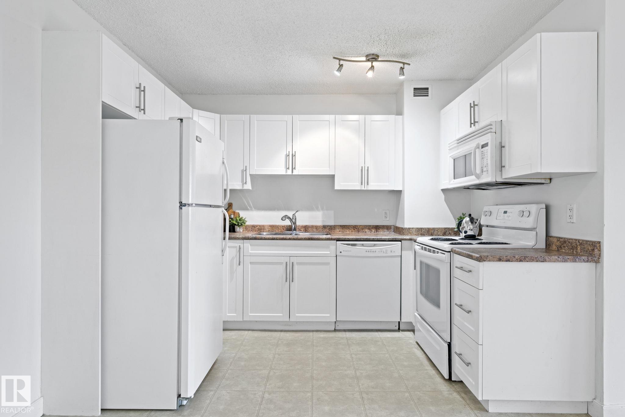 Photo 22 at 808 - 9710 105 Street NW, Downtown, Edmonton