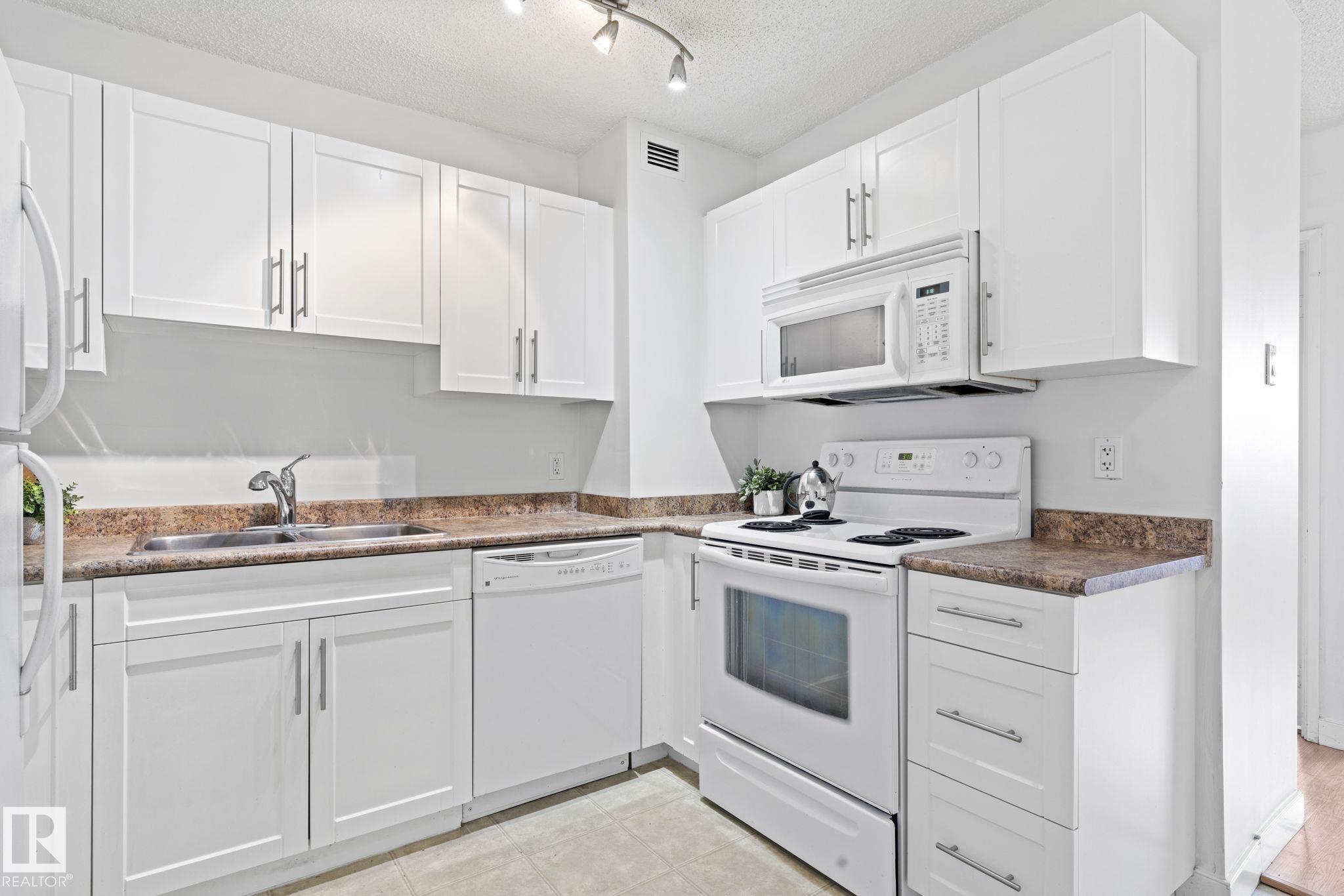 Photo 23 at 808 - 9710 105 Street NW, Downtown, Edmonton