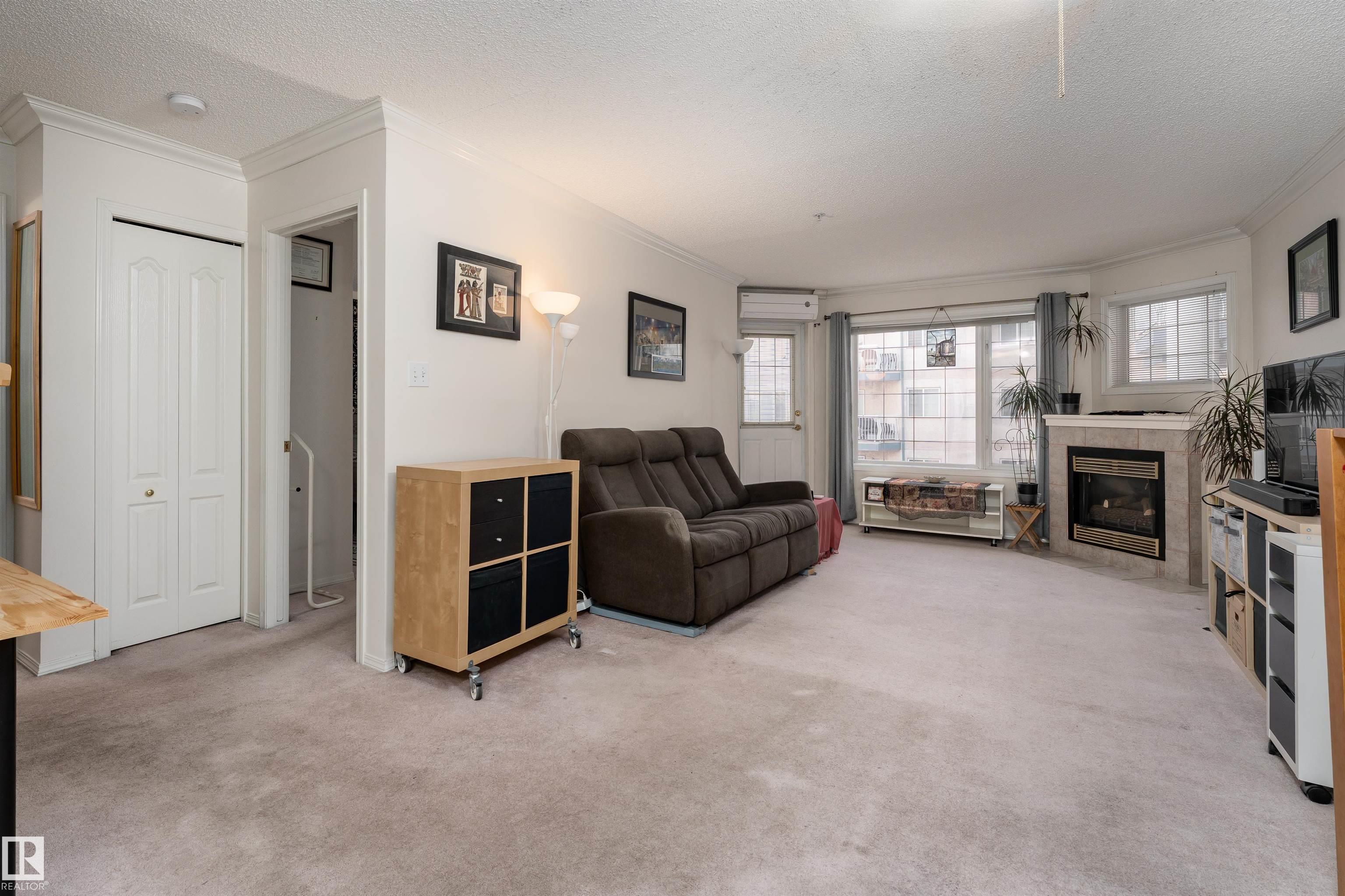 https://zimg.paragon.ice.com/ParagonImages/Property/PM/RAE/225398778/2/0/0/7ce8b596a728ecef006e823ee3d0e6e9/1/bb0a86278310c6fb9de984d50082ab11/225398778-DEABBC74-DEDC-4B23-96C4-1BE3483C909D.JPG