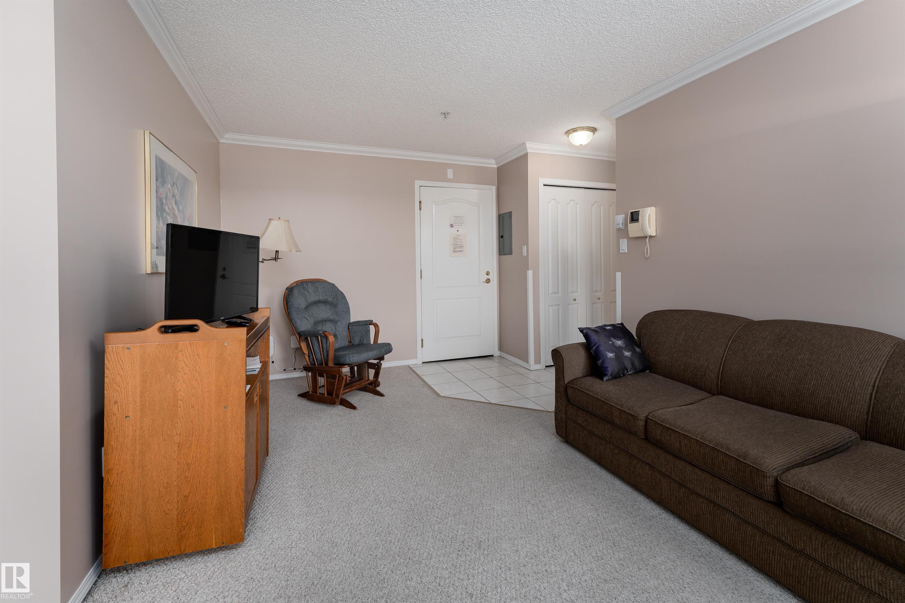 https://zimg.paragon.ice.com/ParagonImages/Property/PM/RAE/225398778/27/0/0/b5443e645ddf4333caa3bbec2a1dafe1/1/bb0a86278310c6fb9de984d50082ab11/225398778-85FD9551-BDFC-4287-BEBB-40E8E6E7C5F0.JPG