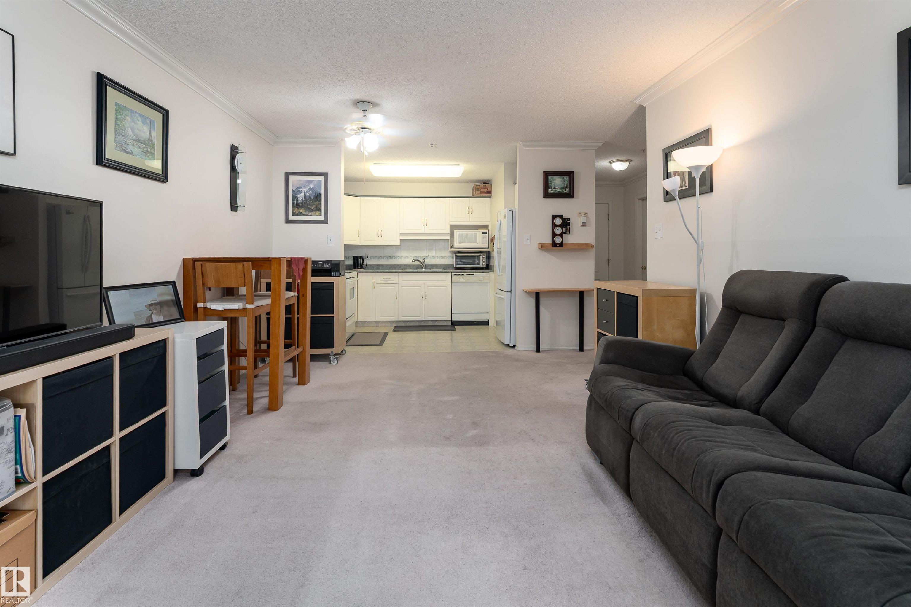 https://zimg.paragon.ice.com/ParagonImages/Property/PM/RAE/225398778/4/0/0/2e54133847382326b69c224b51d0e35a/1/bb0a86278310c6fb9de984d50082ab11/225398778-F8430B5A-F736-4869-B340-D63C96048688.JPG