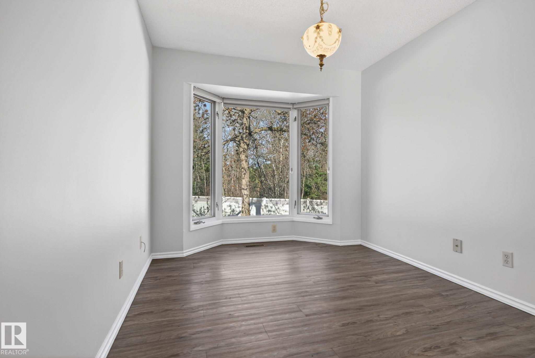 https://zimg.paragon.ice.com/ParagonImages/Property/PM/RAE/225398786/13/0/0/4c4d539dd96763bda44e94e1bf45fba1/1/61d58d9d4ff95c08a66ba36ef8b2fafb/225398786-4288215f-42ba-4505-b091-ee2be8df184c.JPG