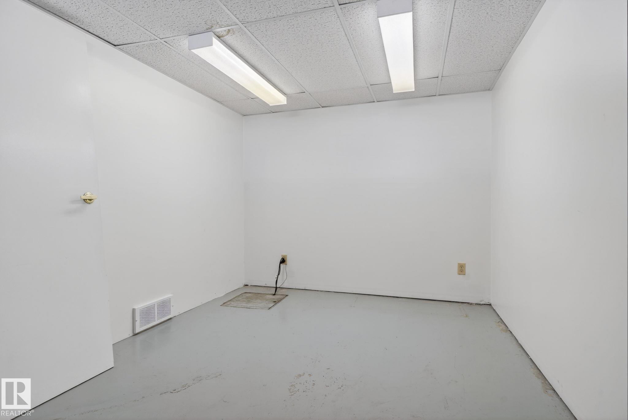 https://zimg.paragon.ice.com/ParagonImages/Property/PM/RAE/225398786/28/0/0/663d7f1588885f9bdfdcd6aba987885c/1/61d58d9d4ff95c08a66ba36ef8b2fafb/225398786-b2ab928a-937b-4471-8e8e-6ddc9a27b4ba.JPG