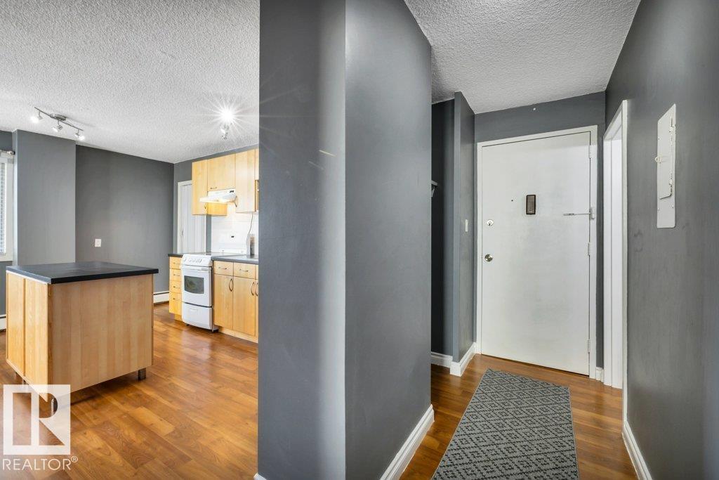 Photo 11 at 403 - 10021 116 Street NW, Wîhkwêntôwin, Edmonton