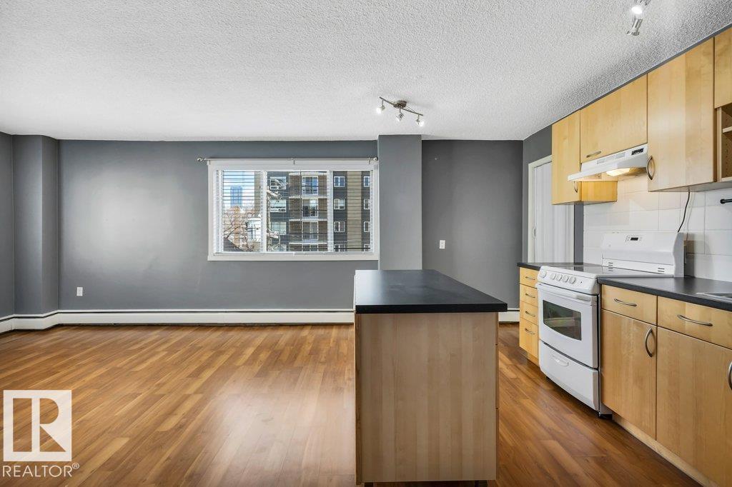 Photo 12 at 403 - 10021 116 Street NW, Wîhkwêntôwin, Edmonton