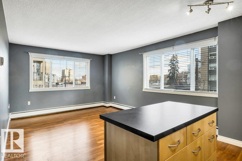 Photo 16 at 403 - 10021 116 Street NW, Wîhkwêntôwin, Edmonton