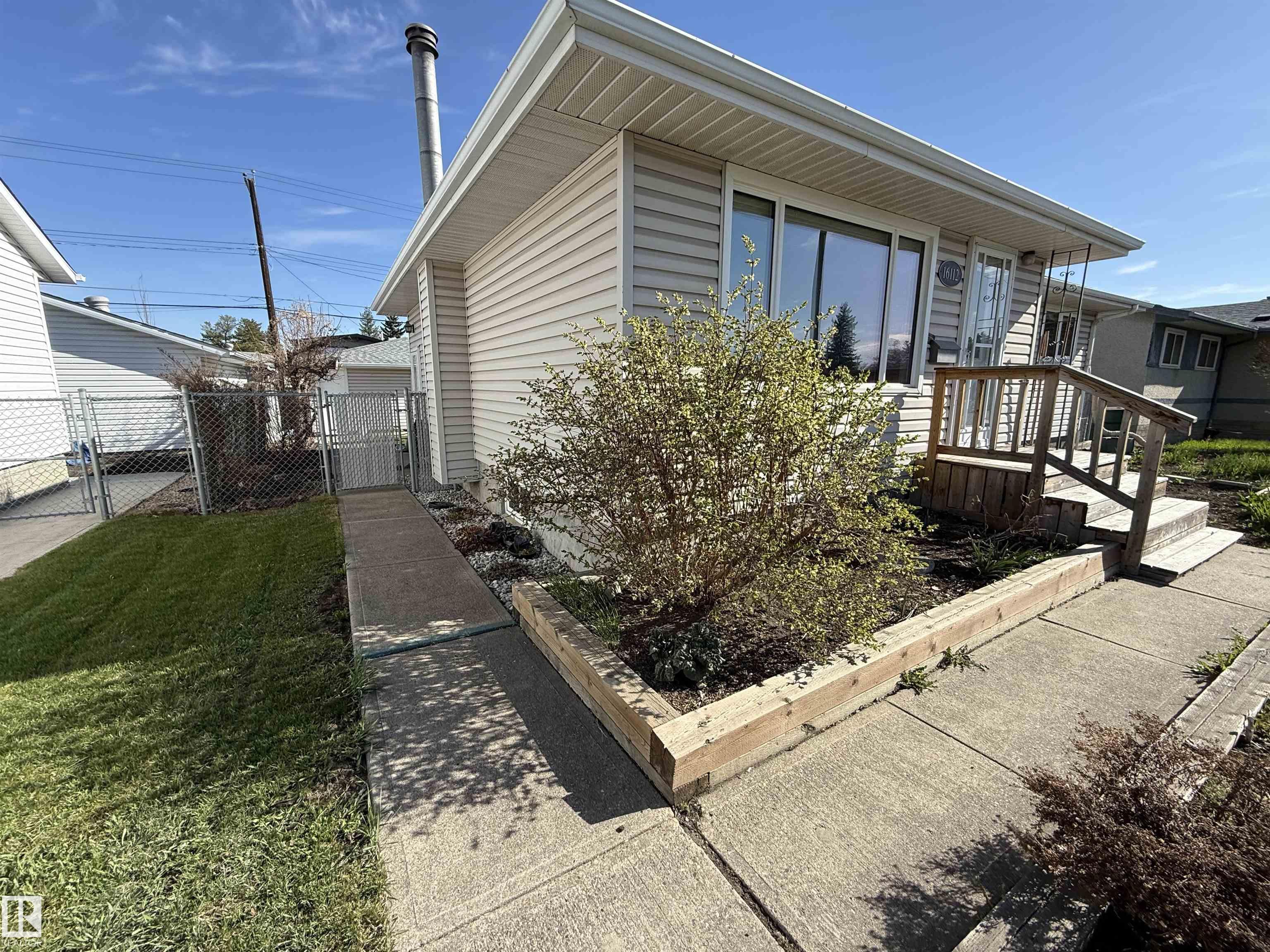 https://zimg.paragon.ice.com/ParagonImages/Property/PM/RAE/225398793/10/0/0/e82dfd50e65164c76f867d18e6066711/1/2a1f71a746c6ad2a753fb42eb6093627/225398793-78e2b1d3-9bc3-444c-851c-9e30a9711bd6.JPG