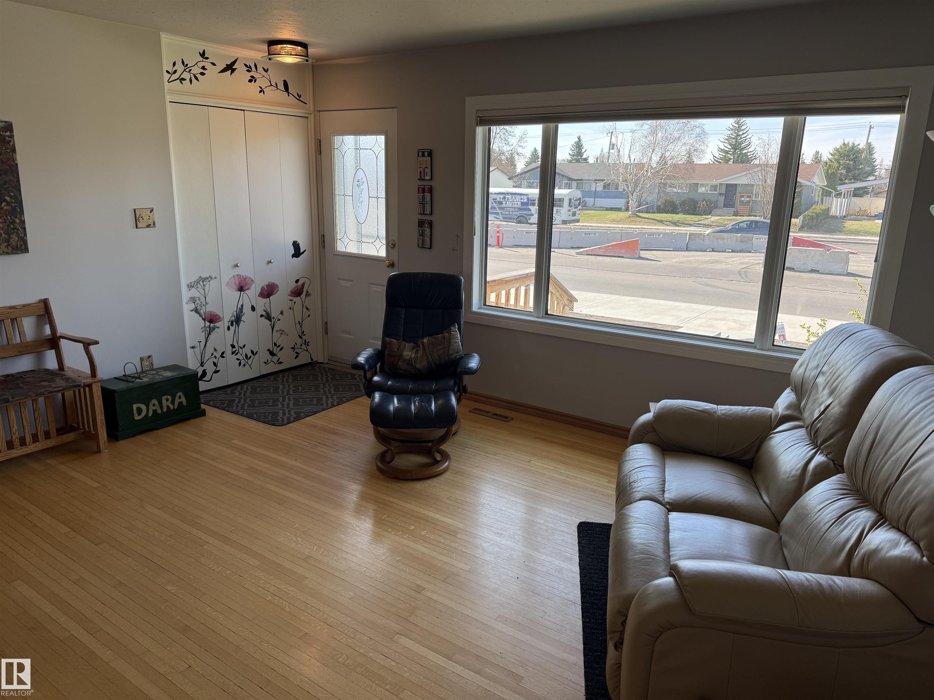 https://zimg.paragon.ice.com/ParagonImages/Property/PM/RAE/225398793/14/0/0/8b936a08367da514048fd813716190f5/1/2a1f71a746c6ad2a753fb42eb6093627/225398793-f40ba7d3-27df-4d7b-b517-22906c55a612.JPG