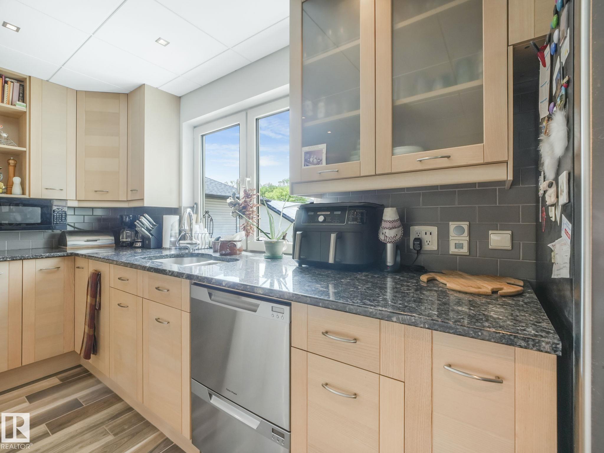 Photo 11 at 10961 75 Avenue NW, McKernan, Edmonton